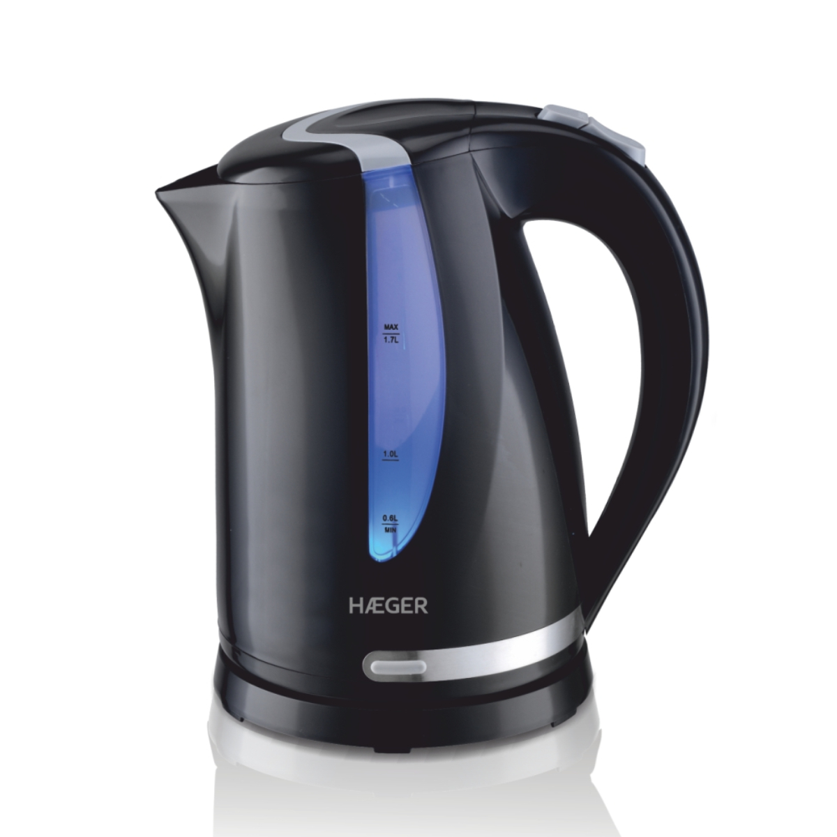 Hervidor eléctrico negro con indicador de nivel de agua azul, sobre fondo blanco.