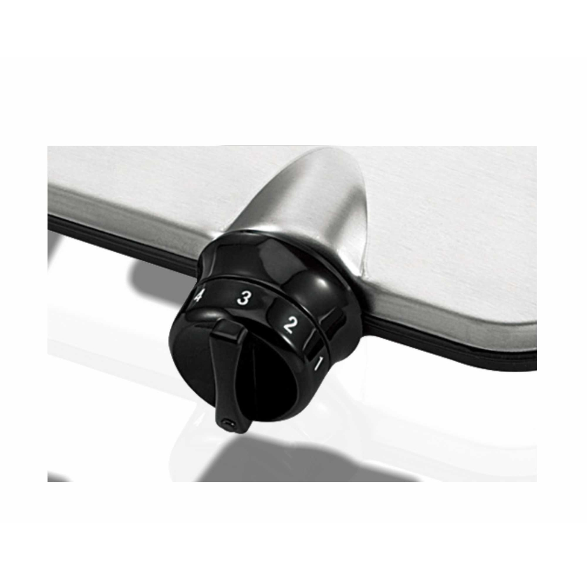 Czarny pokrętło z numerami 1-4 na srebrnym urządzeniu, zbliżenie.