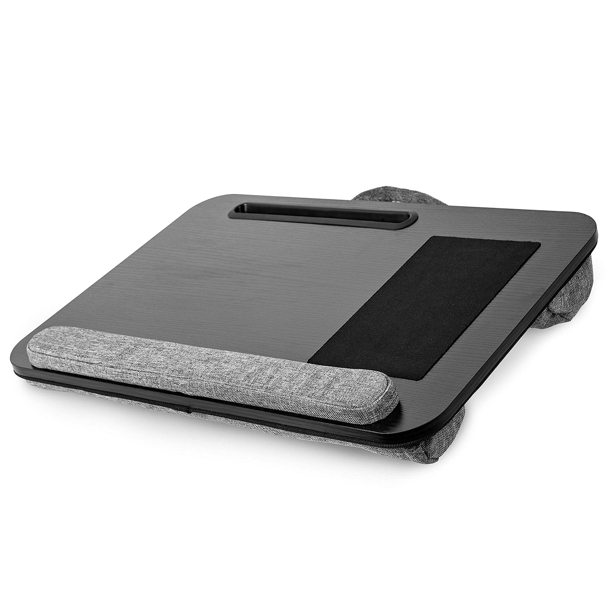 Escritorio negro para portátil con almohadilla negra y reposamuñecas gris.