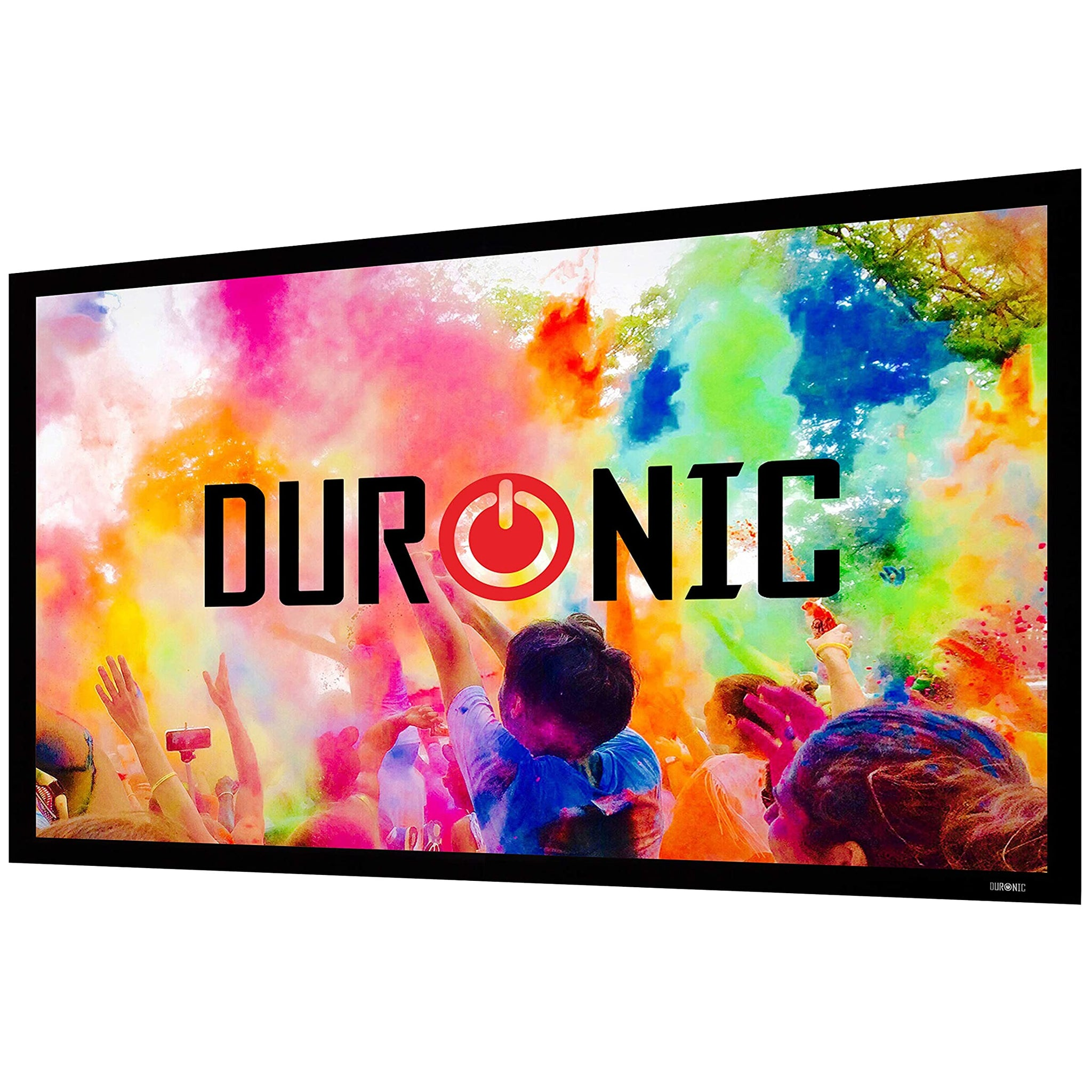 Pantalla grande con fondo colorido y la palabra DURONIC. Gente al fondo.