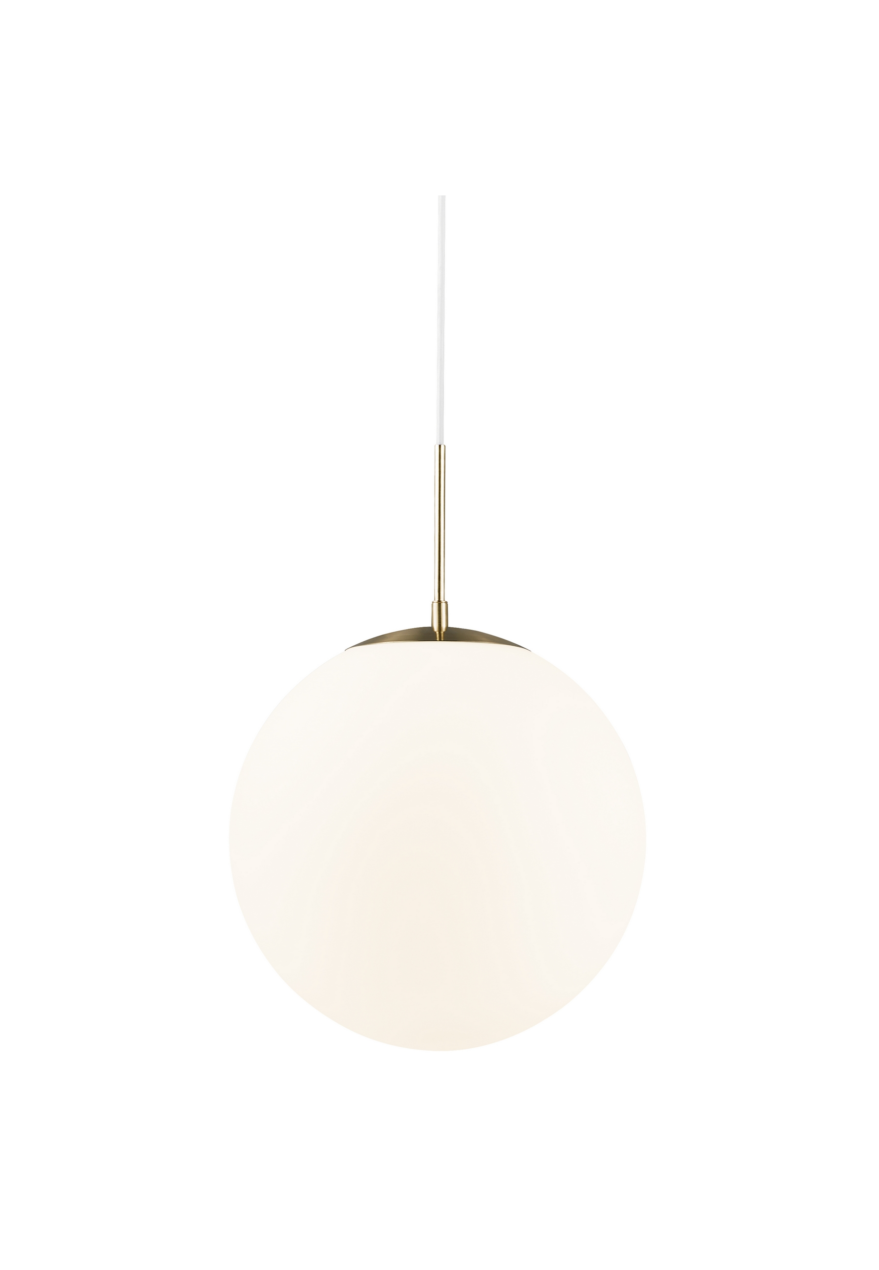 Une lumière globe blanche est suspendue à un cordon blanc, avec une base dorée.