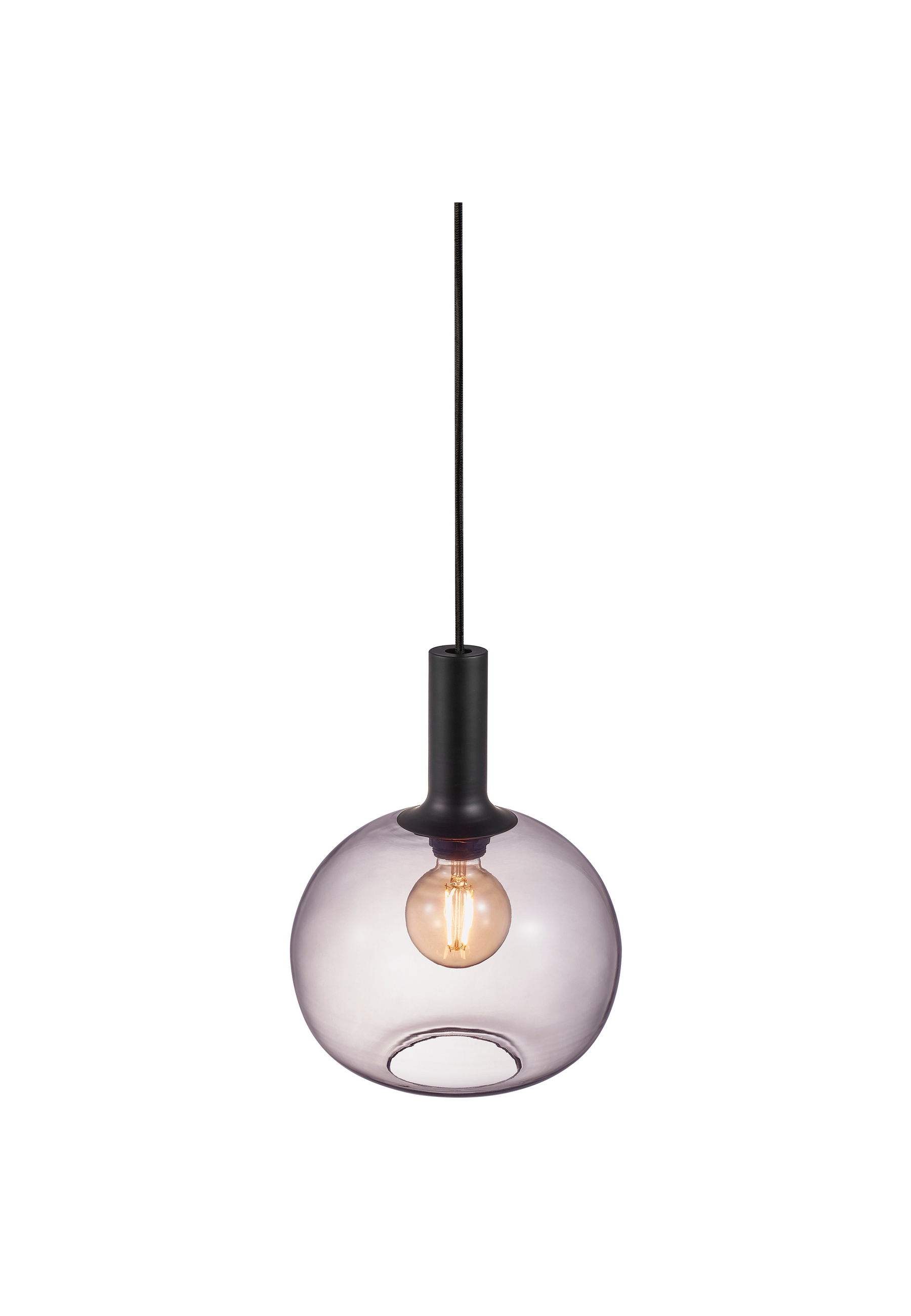 Une suspension avec un abat-jour rond en verre transparent et un dessus noir. L'ampoule est visible.