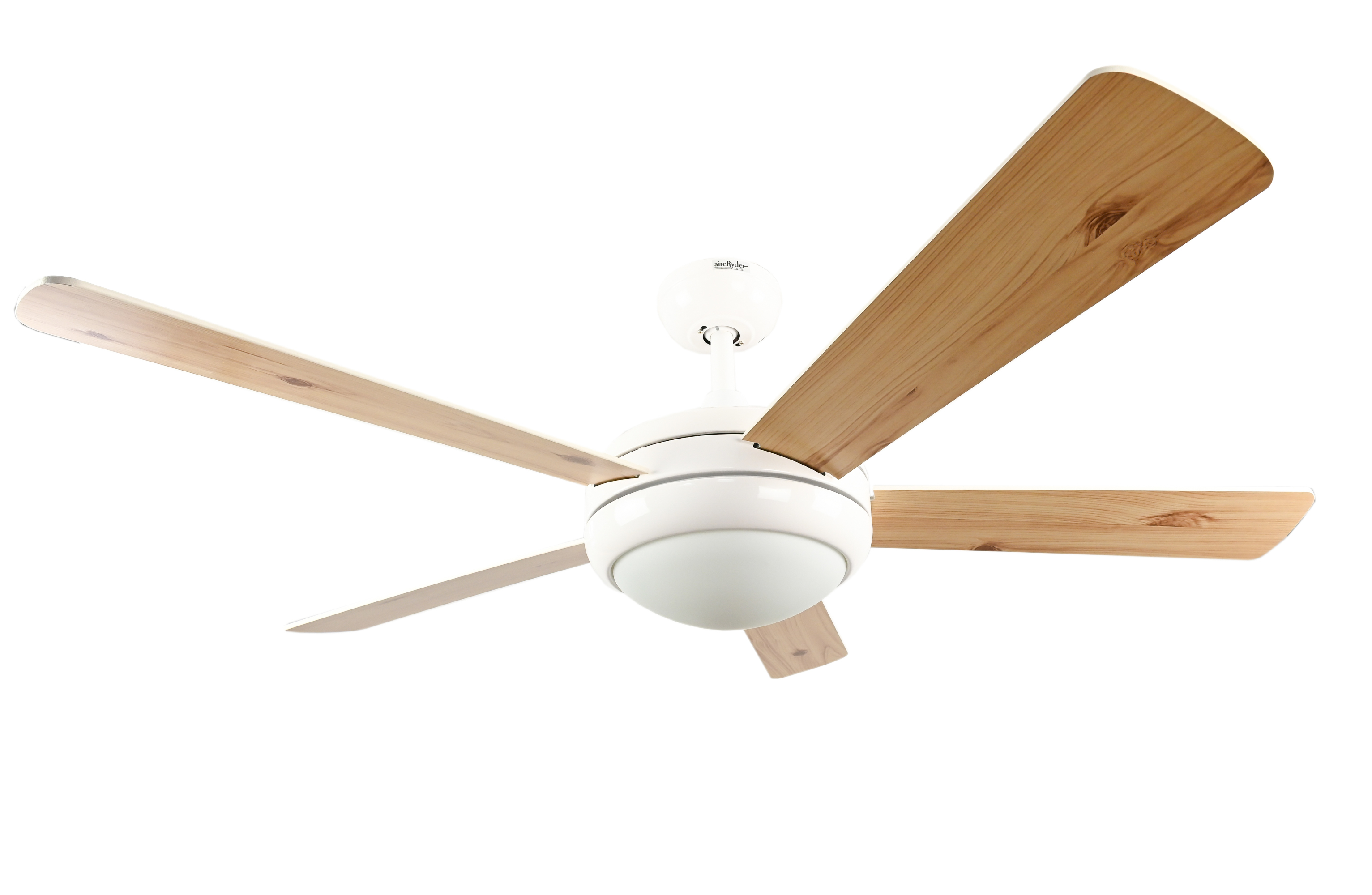 Weißer Deckenventilator mit vier Holzflügeln. Die Flügel sind hellbraun. Der Ventilator hat ein Licht.