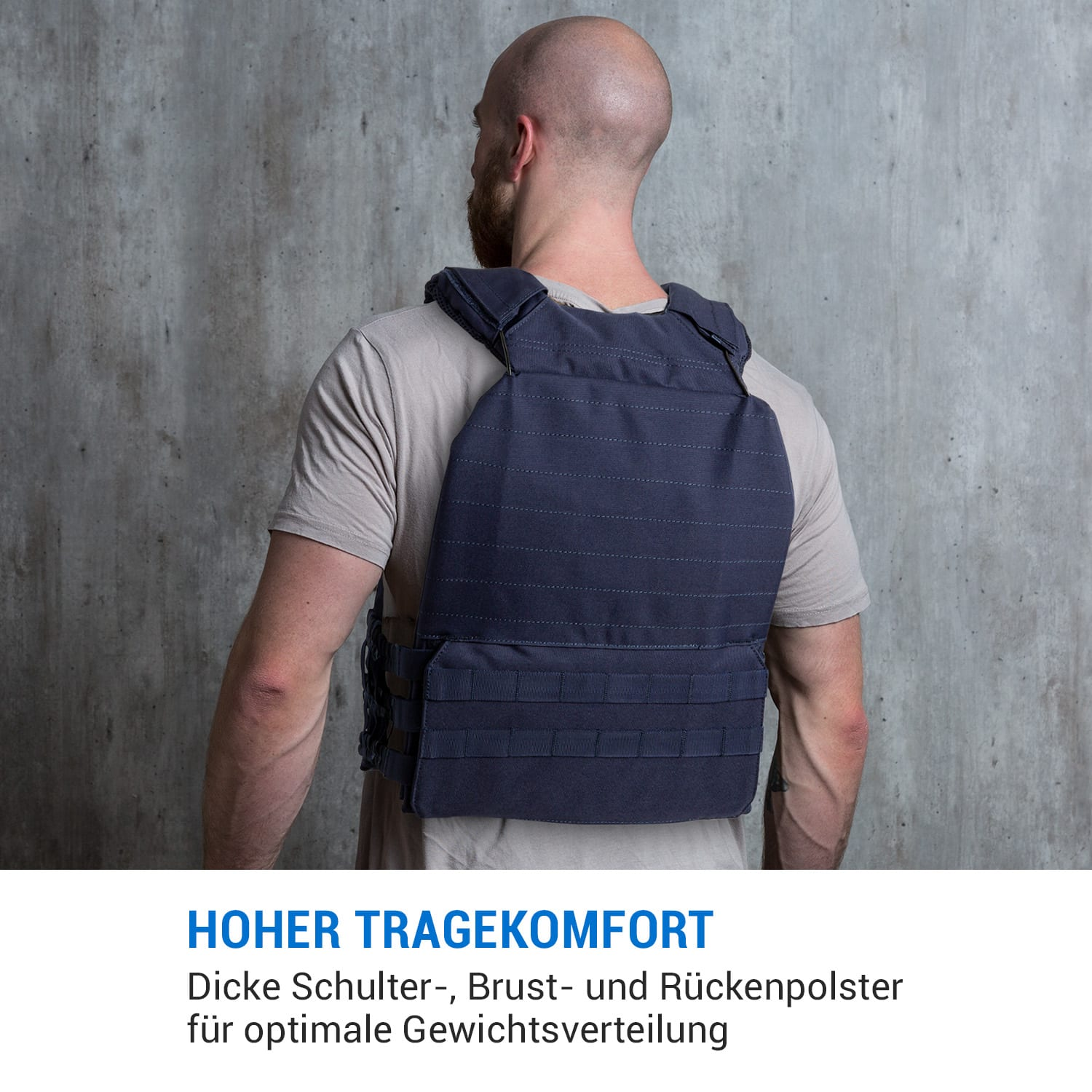 Ein Mann von hinten mit einer dunkelblauen taktischen Weste. Text: Hoher Tragekomfort.