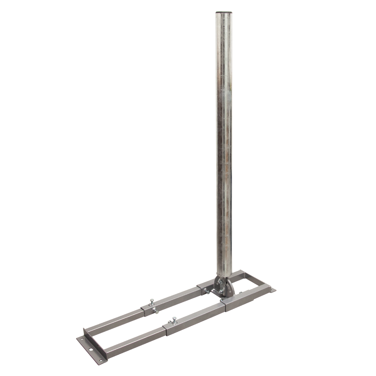 Metall-Antennenmontagestruktur auf weißem Hintergrund. Besteht aus einem Mast und einer Basis.