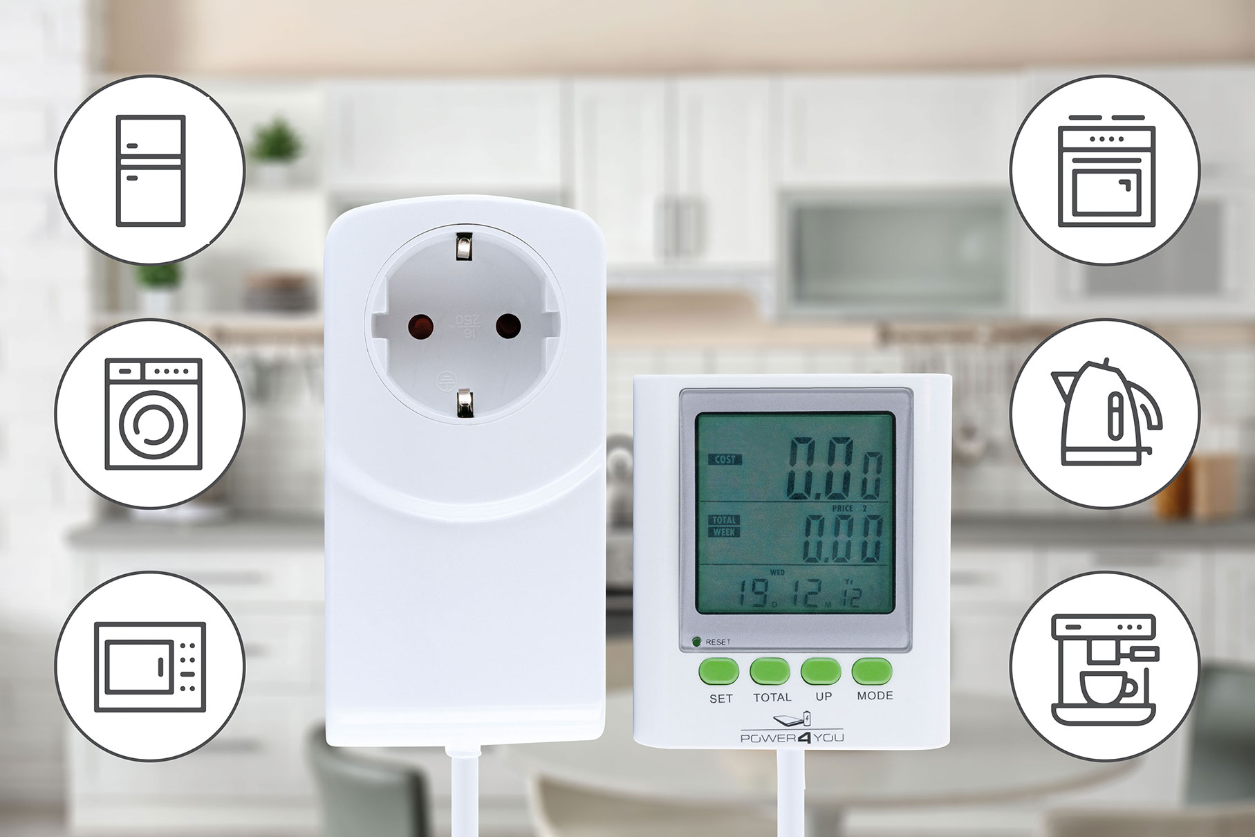 Ein Energiezähler in einer Steckdose, umgeben von Gerätesymbolen, in einer Küche.