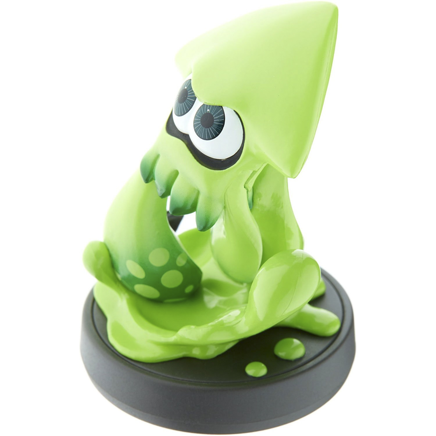 Grüne, tintenfischartige Amiibo-Figur auf schwarzem Sockel, nach rechts, weißer Hintergrund.