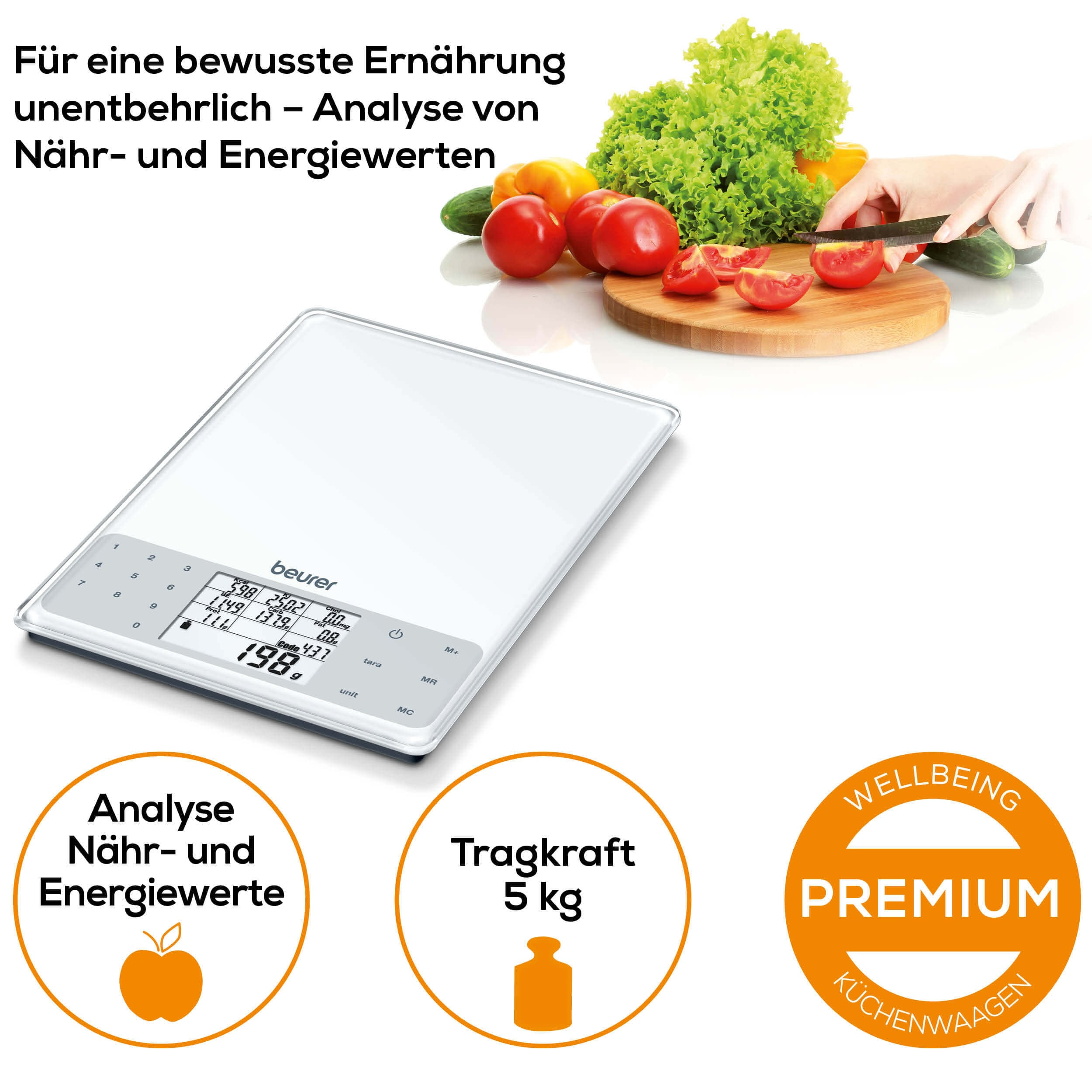Digitale Küchenwaage mit Lebensmitteln auf einem Holzbrett. Texte über Nährwertanalyse und Tragfähigkeit.