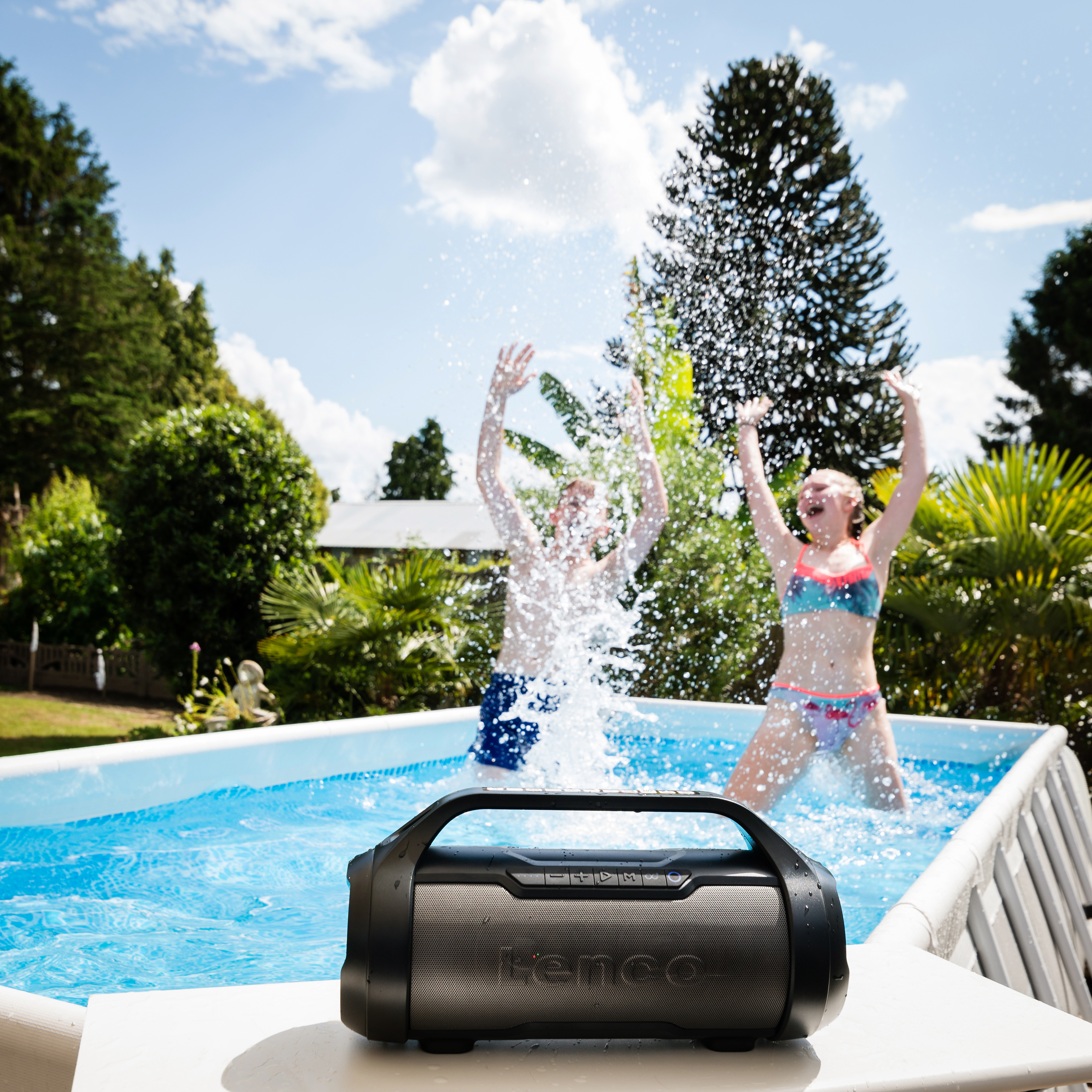 LENCO SPR-070BK - Spritzwasserfester mit SD, Bluetooth®-Lautsprecher Spritzwasserfester - Radio, USB Partylichter, Schwarz und UKW