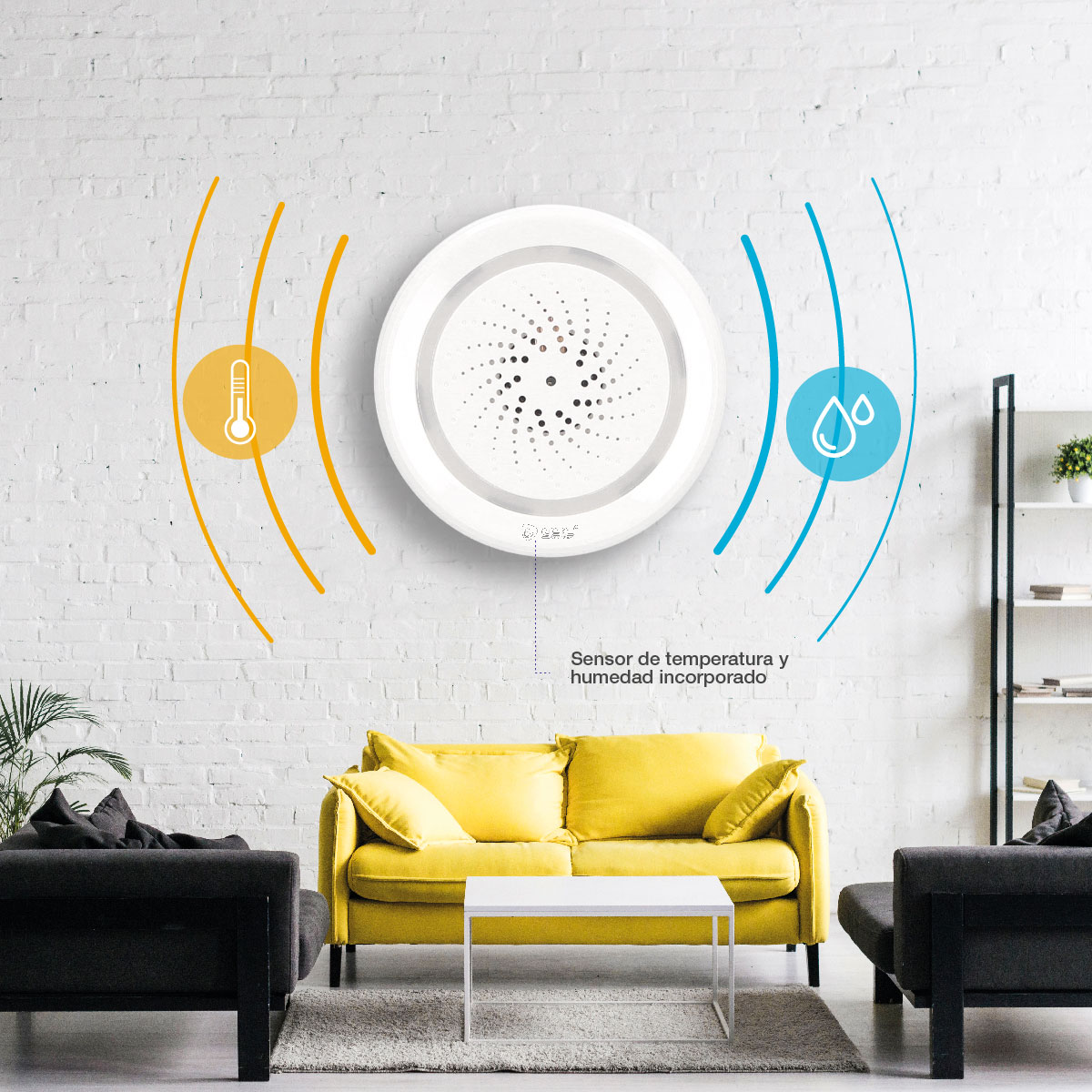 Dispositivo de hogar inteligente en una pared de ladrillos blancos. Sofá amarillo y sillas negras al fondo.