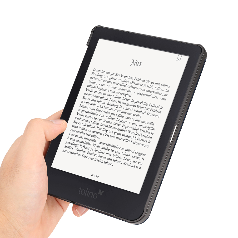 Eine Hand, die einen schwarzen E-Reader hält, der Text auf Deutsch mit Seitenzahlen auf weißem Bildschirm anzeigt.