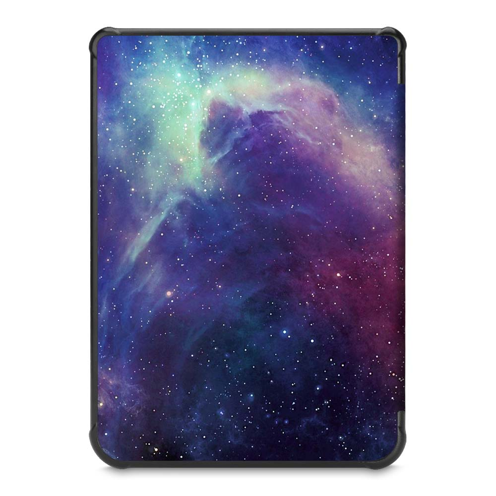 Eine Tablet-Hülle mit Galaxien-Design, dunkelblau mit Lila und Türkis.