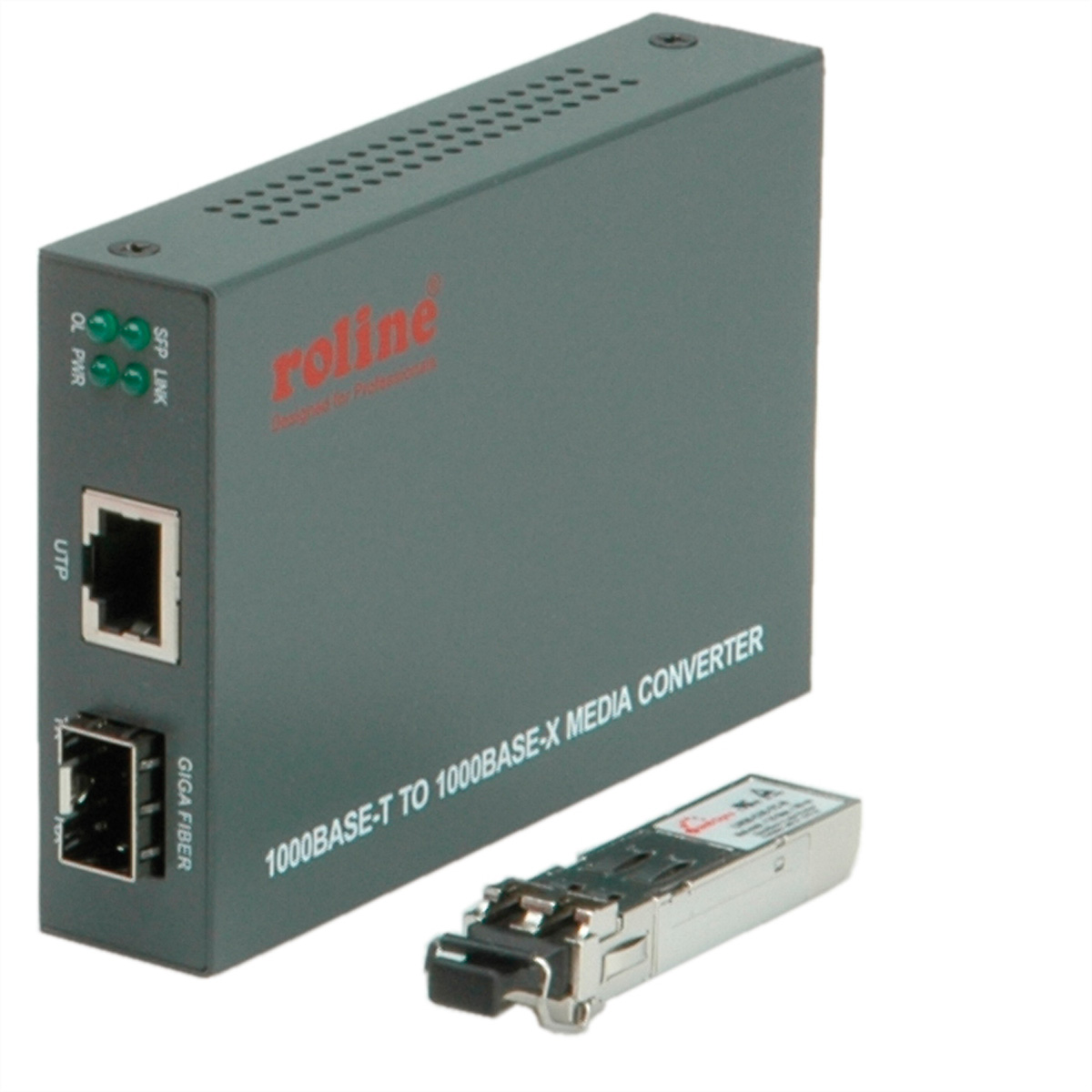 Grauer Netzwerk-Medienkonverter mit silbernem SFP-Modul. Es hat Anschlüsse und Lichter, isoliert auf weißem Hintergrund.