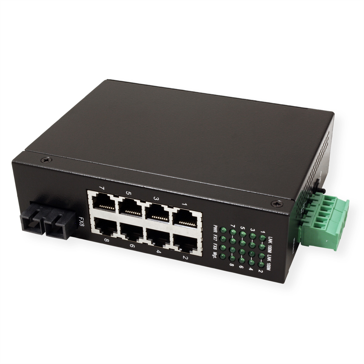 Switch di rete nero con porte ed etichette. Ha un connettore verde a destra, isolato su bianco.