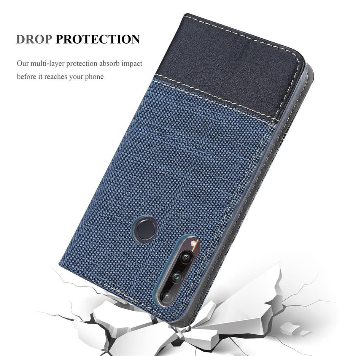 Blau-schwarze Handyhülle mit Denim-Struktur, auf weißer Oberfläche mit Rissen.