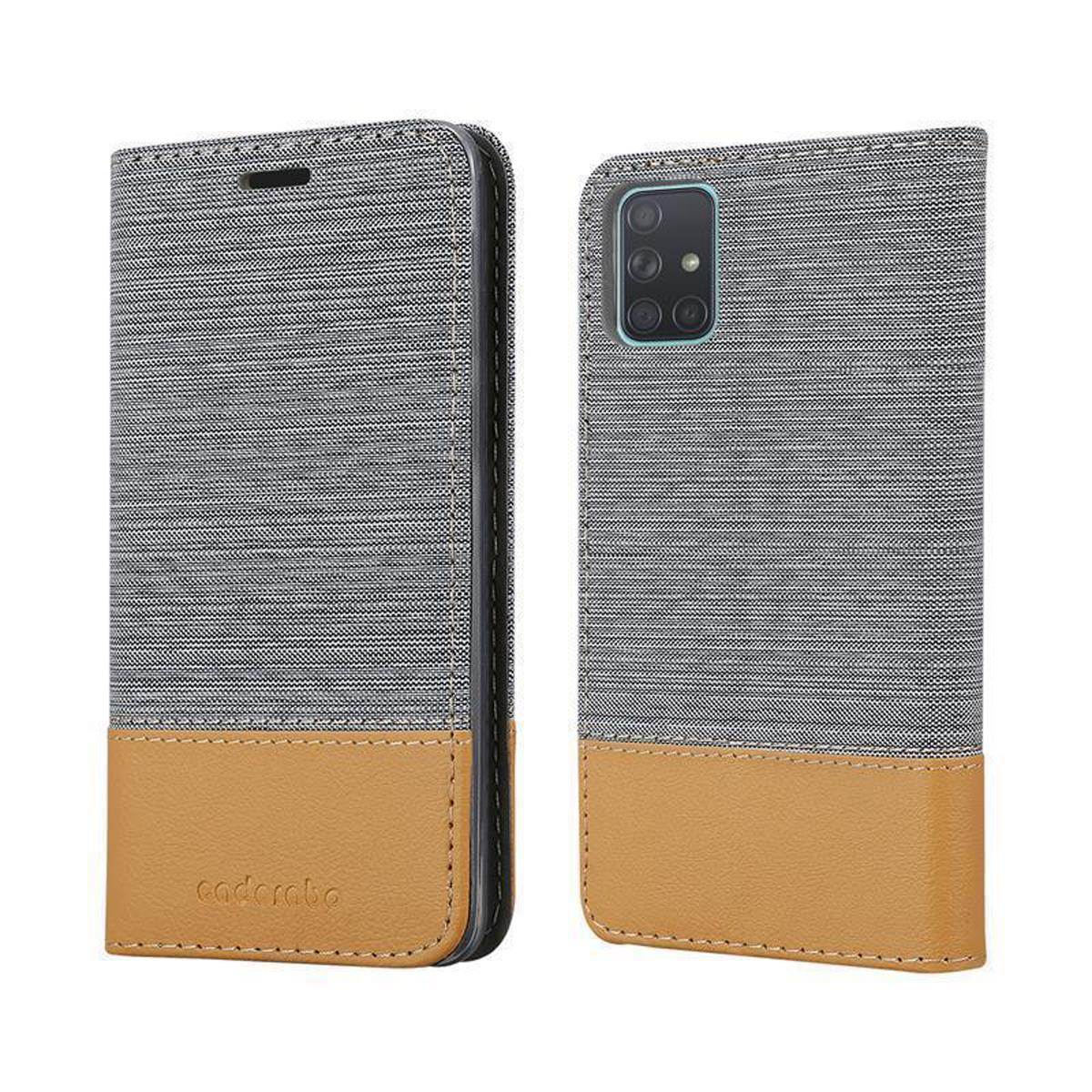 Handyhülle, grau und hellbraun. Das Telefon ist in der Hülle. Weißer Hintergrund.