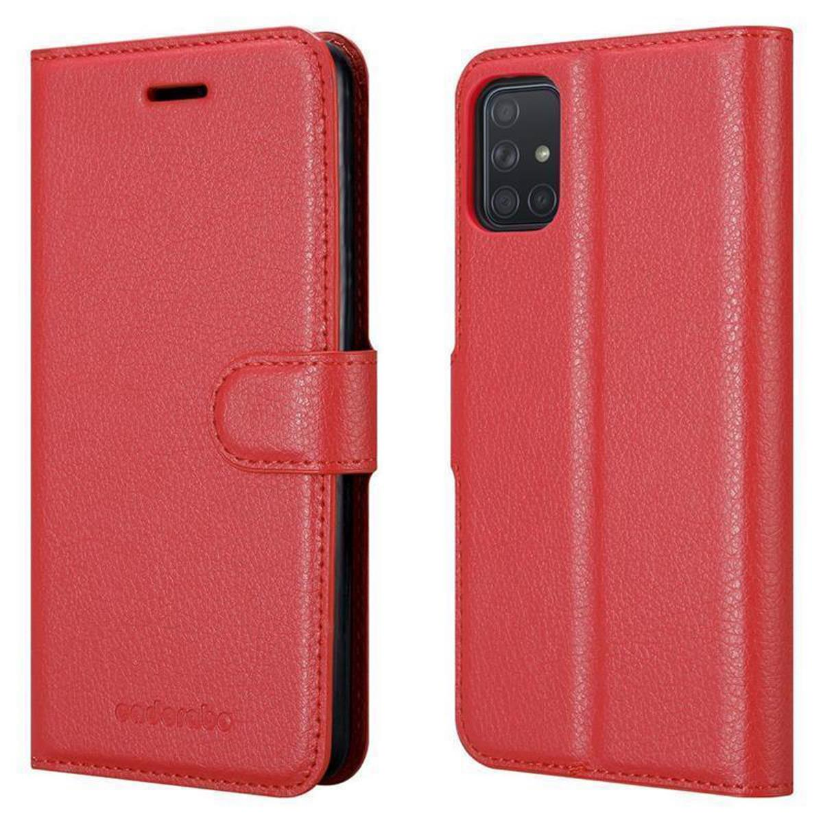 Rote Handyhülle, geschlossen und offen, das Telefon zeigend. Die Hülle hat eine Lederstruktur.