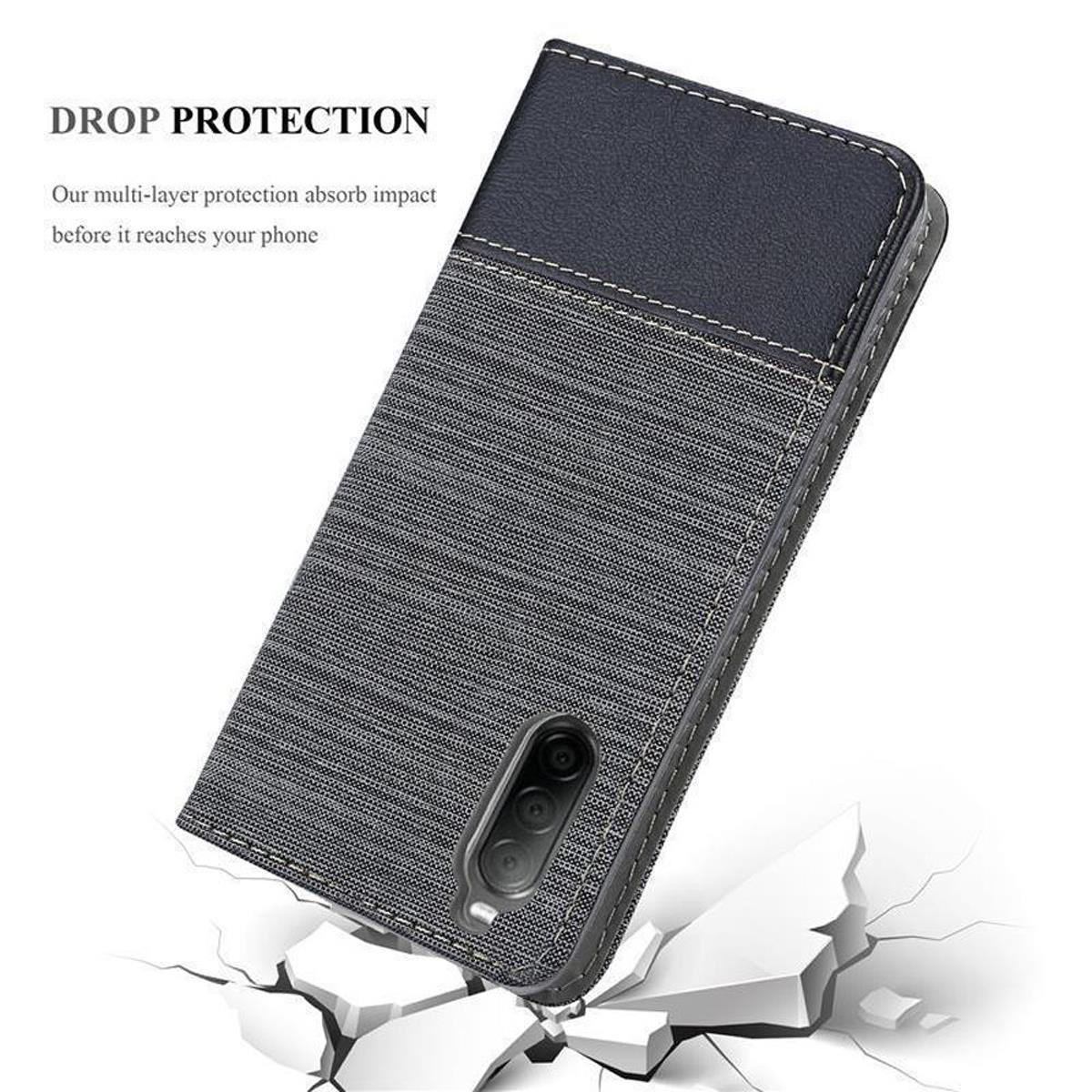 Custodia per telefono con design in tessuto grigio. Su superficie rotta, illustra protezione.