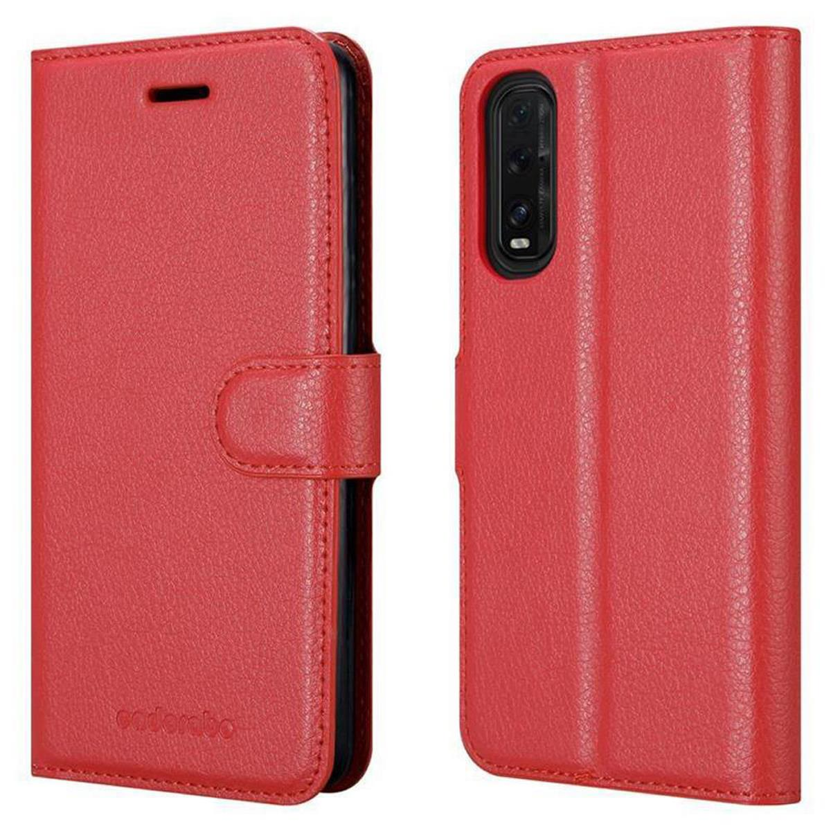 Una custodia rossa per telefono con patta, chiusa e aperta. La custodia è per un telefono e ha una chiusura magnetica.