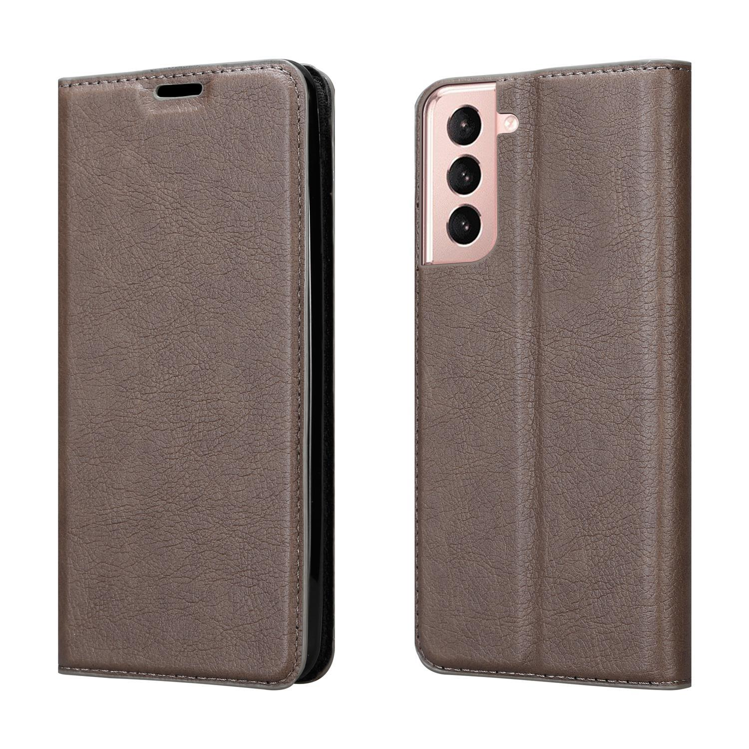 Un étui de téléphone marron avec un téléphone à l'intérieur. L'étui est fermé et ouvert pour afficher le téléphone.
