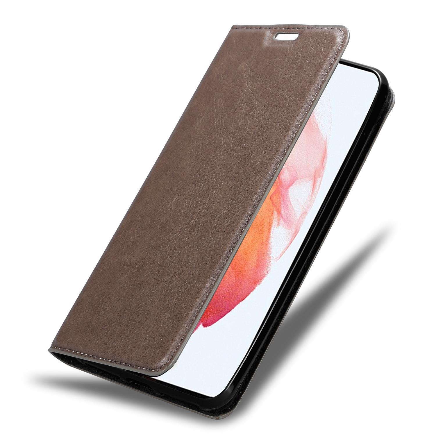 Un étui de téléphone en cuir marron, ouvert. L'écran du téléphone est visible. L'étui est en cuir marron avec un cadre noir.