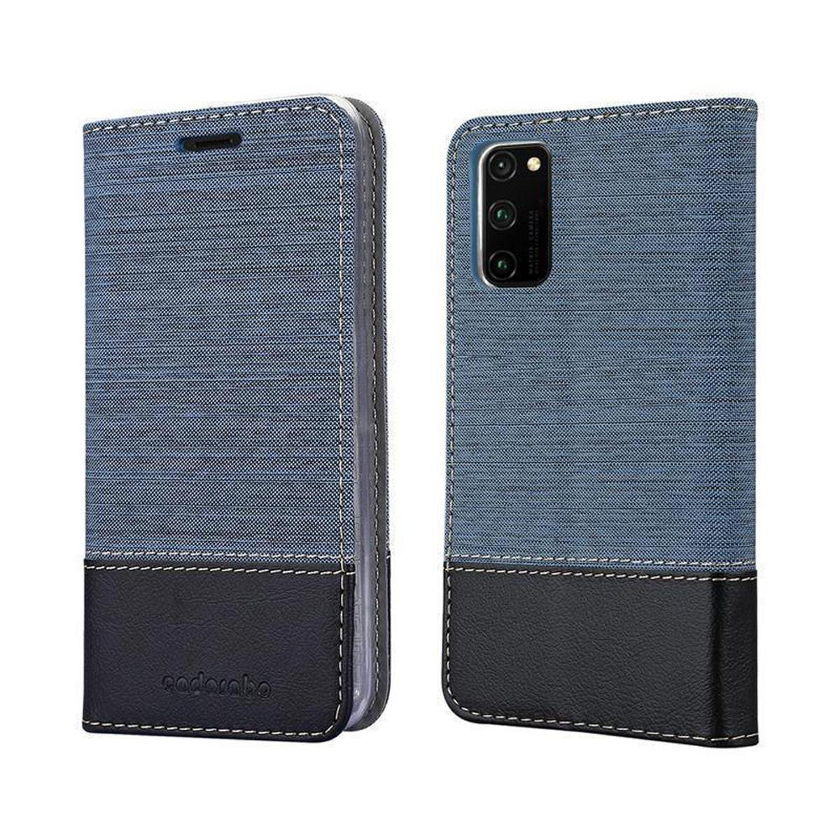 Blaue Handyhülle mit Jeansstoff und schwarzem Leder. Offene und geschlossene Ansichten. Mit Telefonkameras.