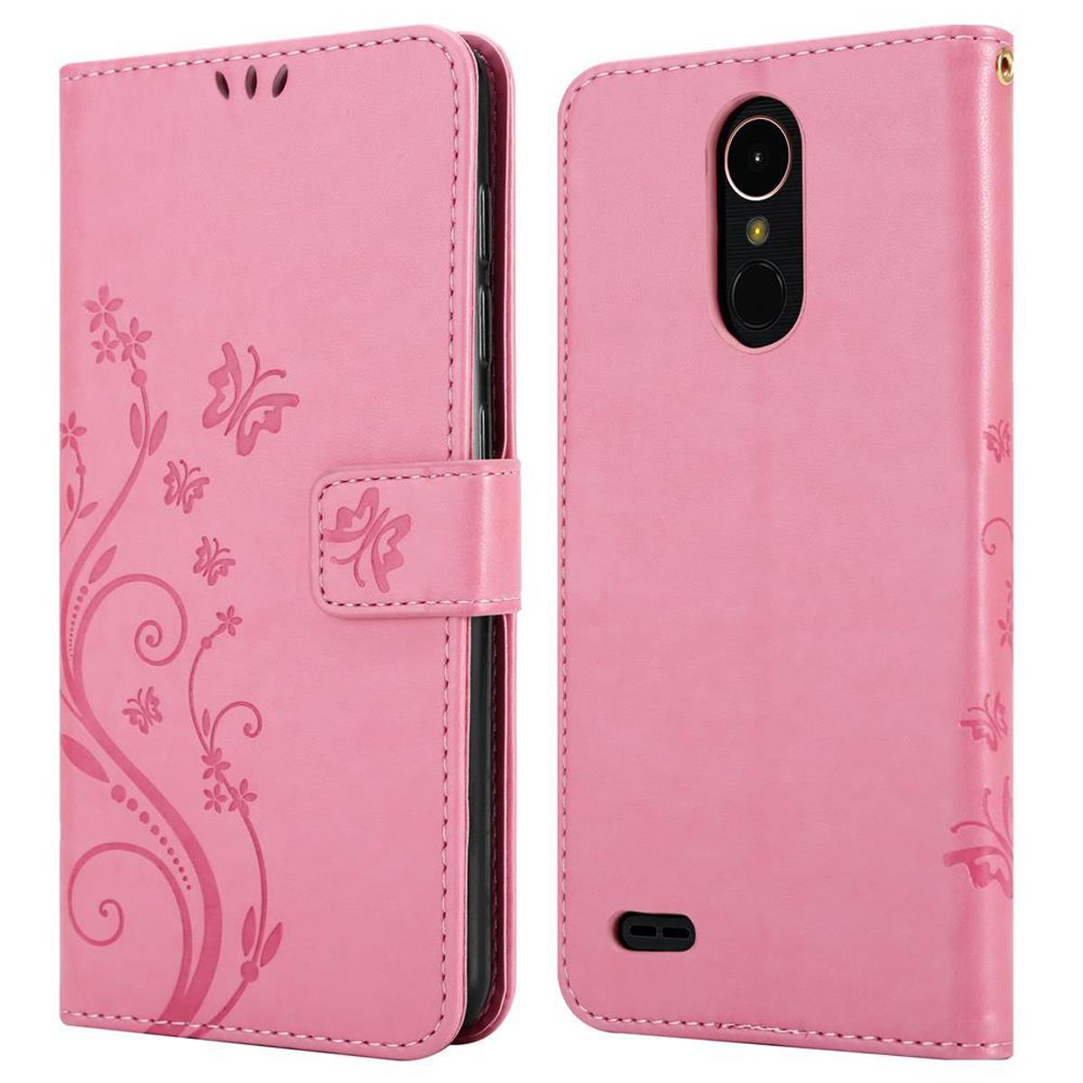 Custodia per telefono rosa, vista fronte e retro. Motivo floreale sul davanti. Telefono e bottone dietro.