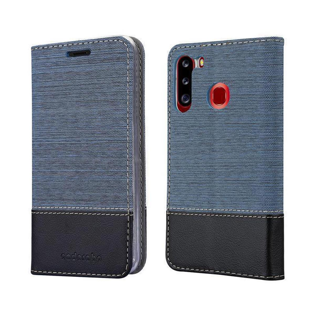 Custodia per telefono aperta, tela blu con fondo in pelle nera, con marchio e fotocamere.