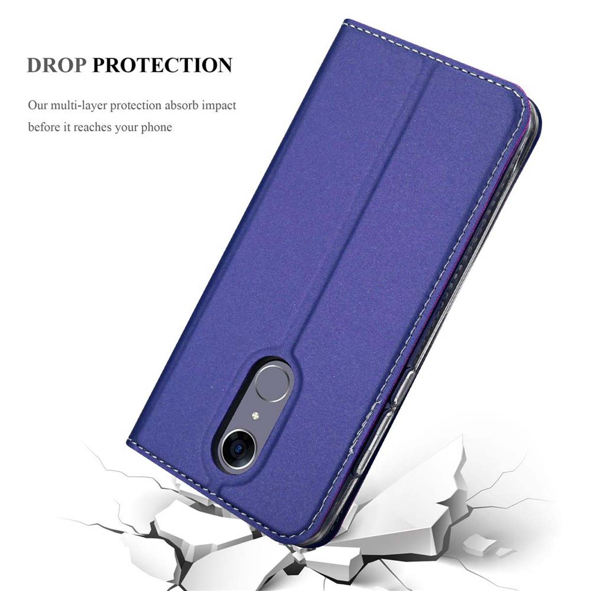 Blaue Handyhülle mit Telefon. Die Hülle liegt auf einer Oberfläche mit Rissen.