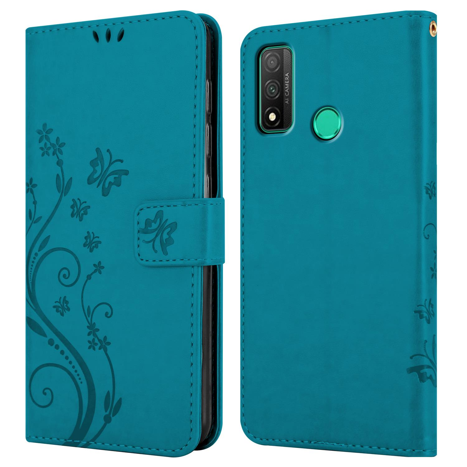 Una custodia per telefono color turchese, aperta e chiusa, con un design floreale. Sono presenti anche farfalle.