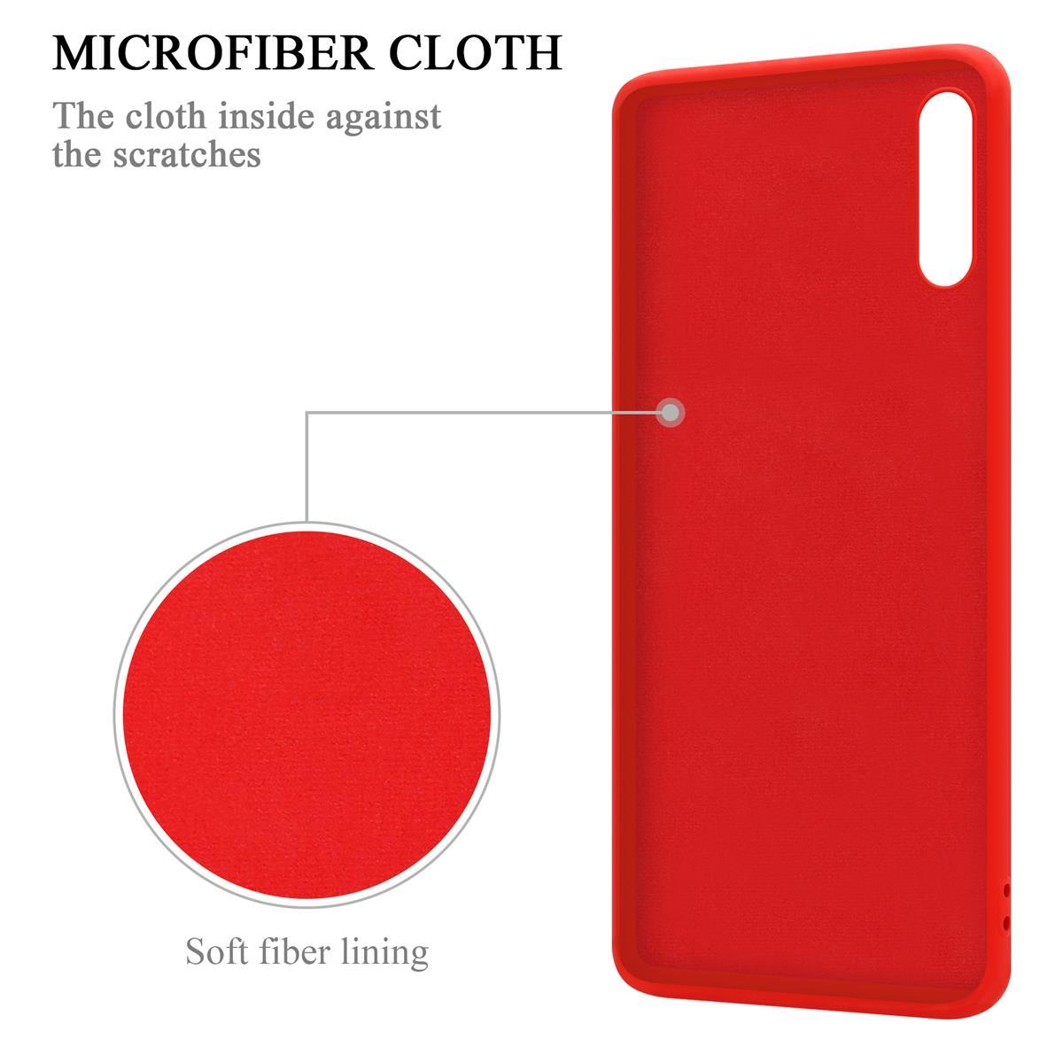 Custodia per telefono rossa con grafica in tessuto microfibra. La custodia è mostrata con dettagli della sua morbida fodera in fibra.