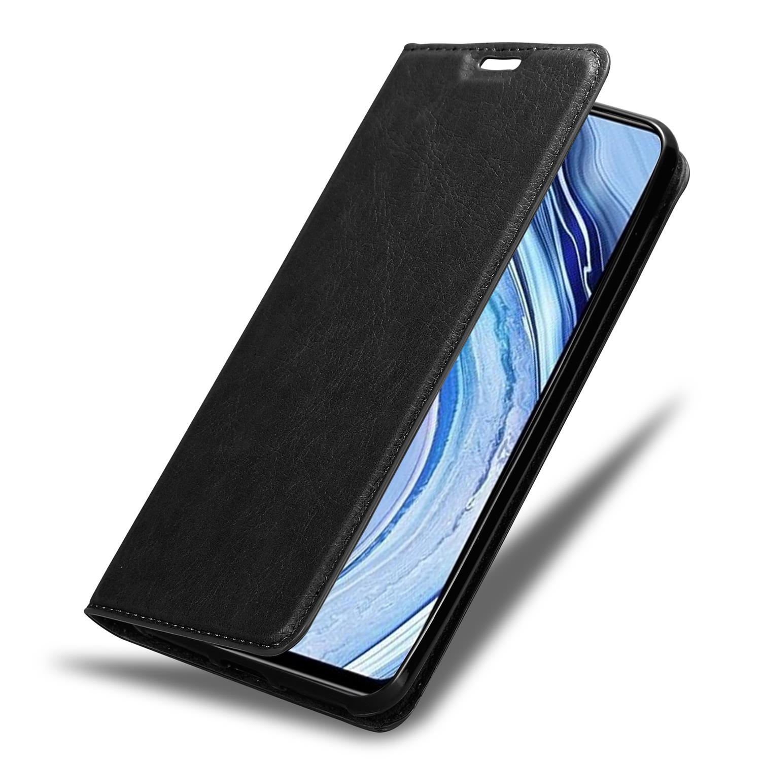 Schwarze Handyhülle, geöffnet. Telefonbildschirm im Inneren sichtbar.