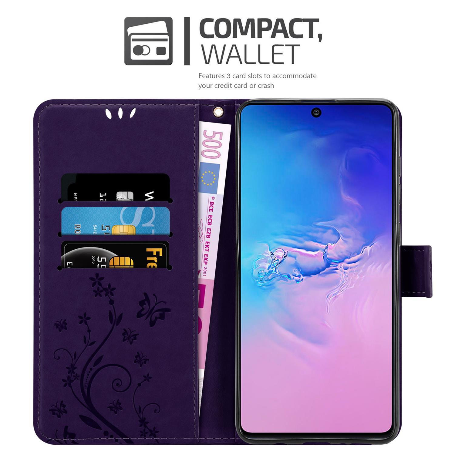 Custodia per telefono viola con carte di credito, contanti e uno smartphone. Il telefono è acceso.