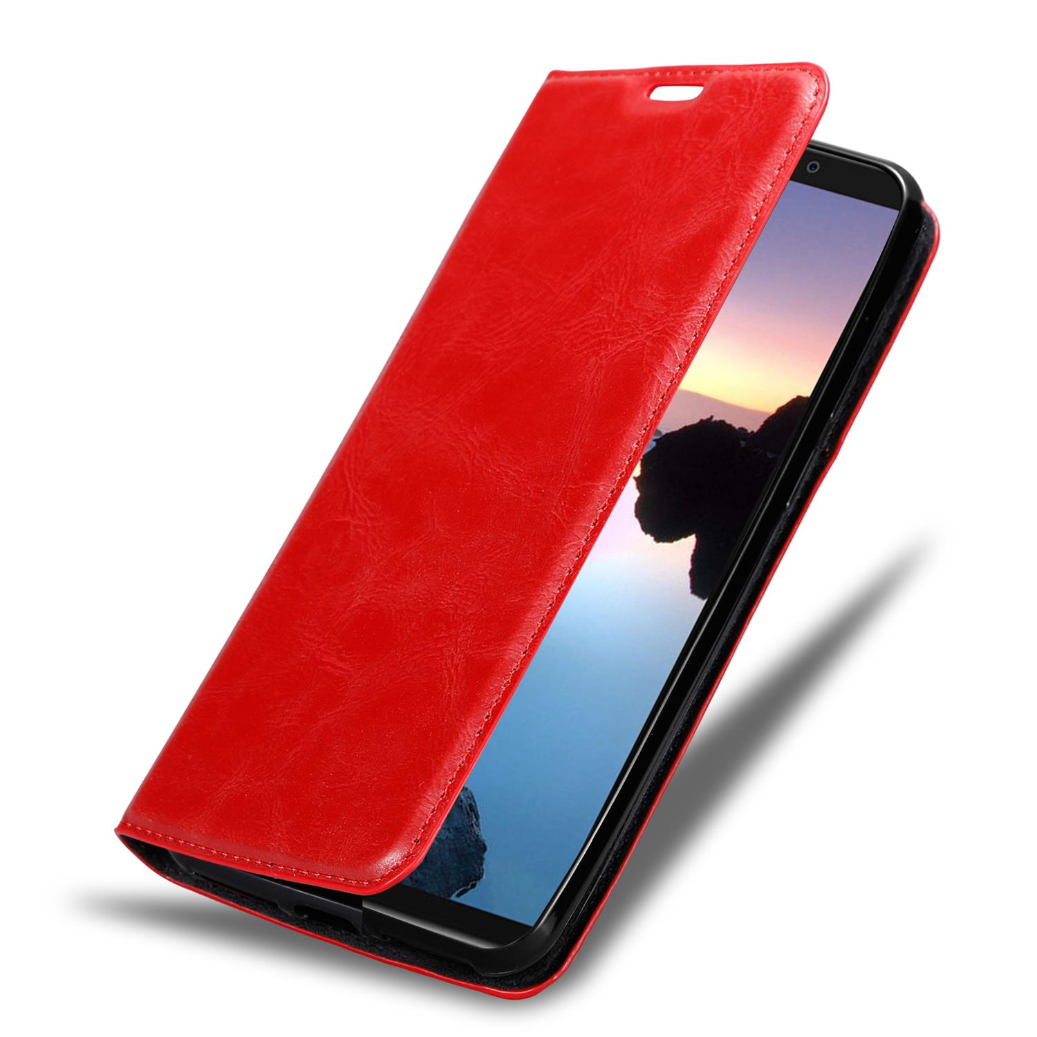 Rote Leder-Handyhülle, offen. Telefonbildschirm sichtbar, zeigt Landschaft. Hülle in einem Winkel geöffnet.
