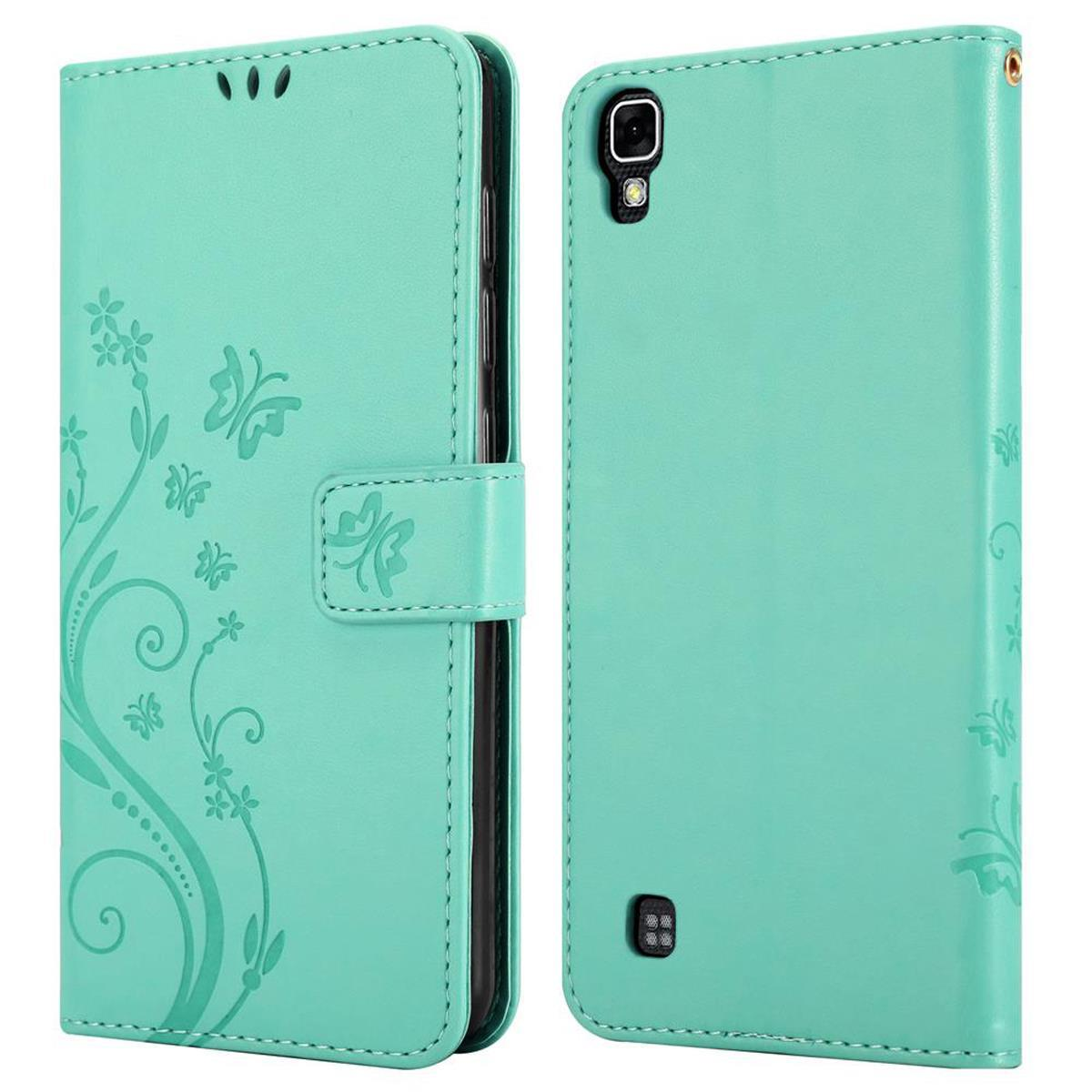 Una custodia per telefono verde acqua chiaro con un design a farfalla e fiori. La custodia è chiusa e il telefono non è visibile.