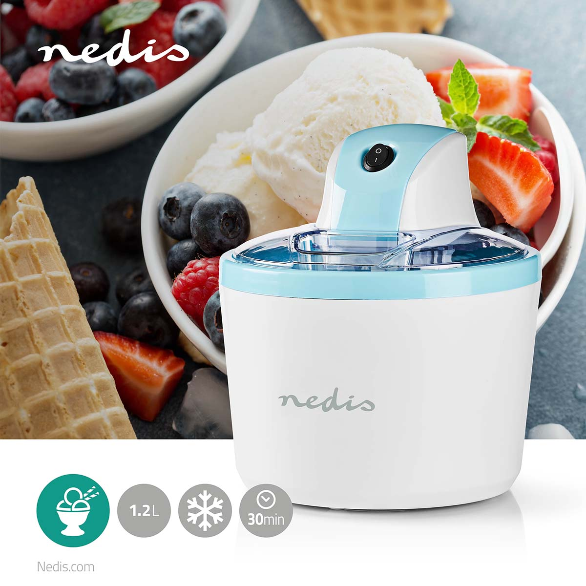 Gelatiera, bianca e blu, con gelato e frutta.