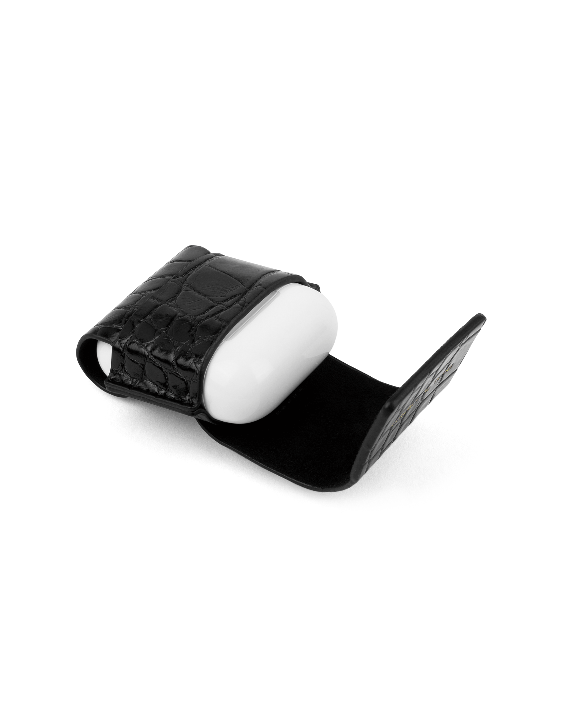 Un ratón blanco dentro de una funda de cuero negro con estampado de cocodrilo, abierta.