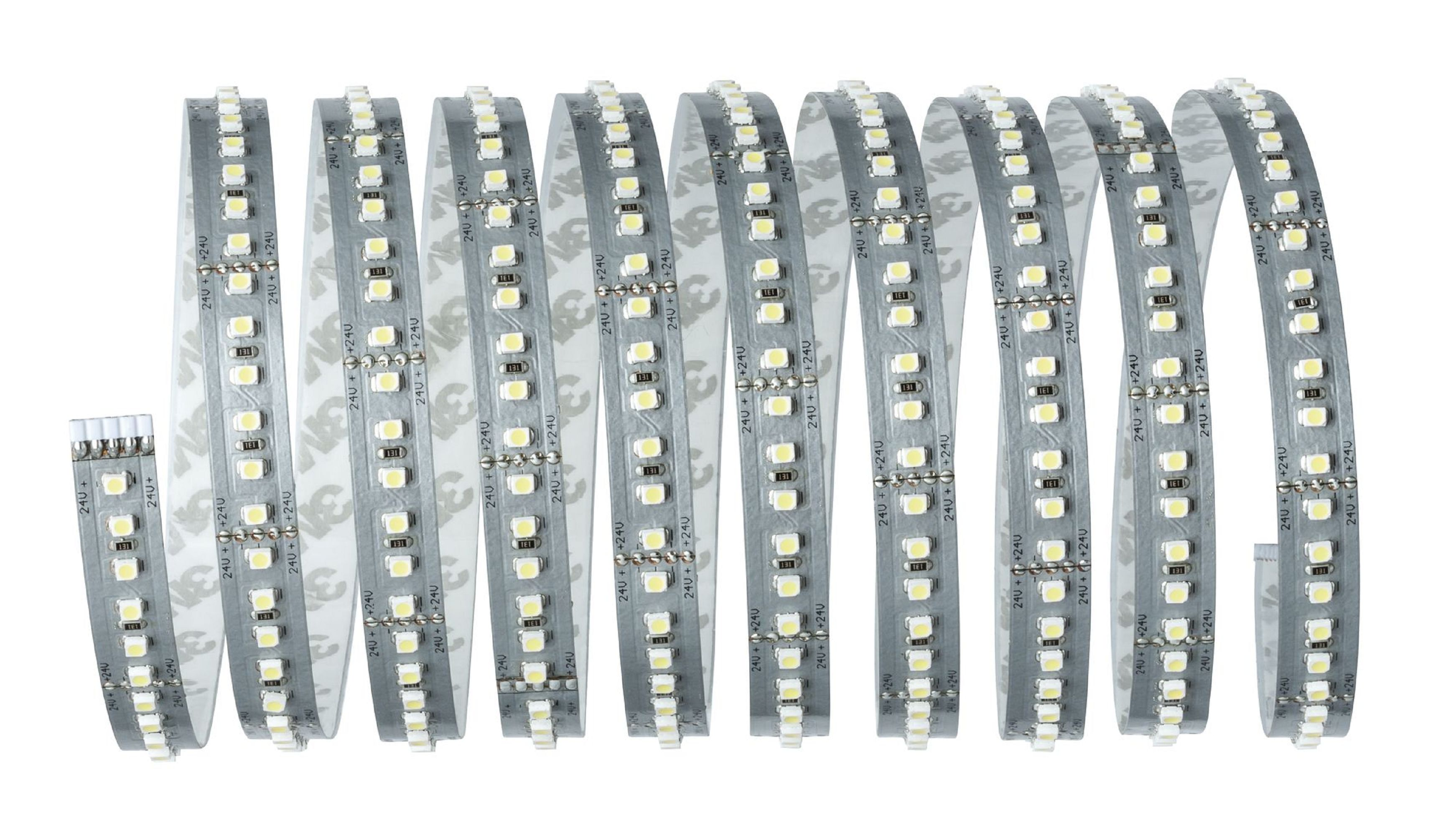 Mehrere LED-Lichtstreifen, aufgerollt, auf weißem Hintergrund.