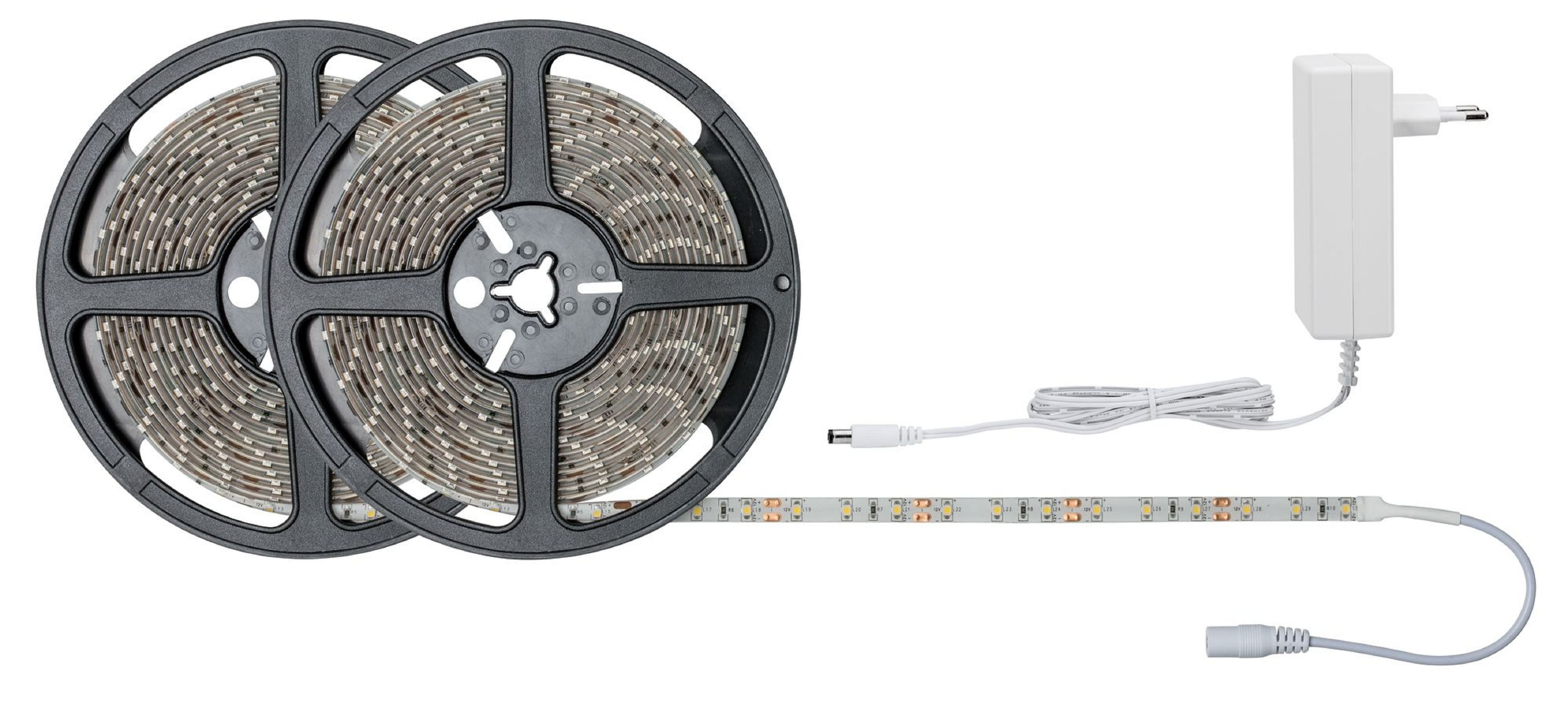 Dwie szpule taśm LED z zasilaczem i złączem.