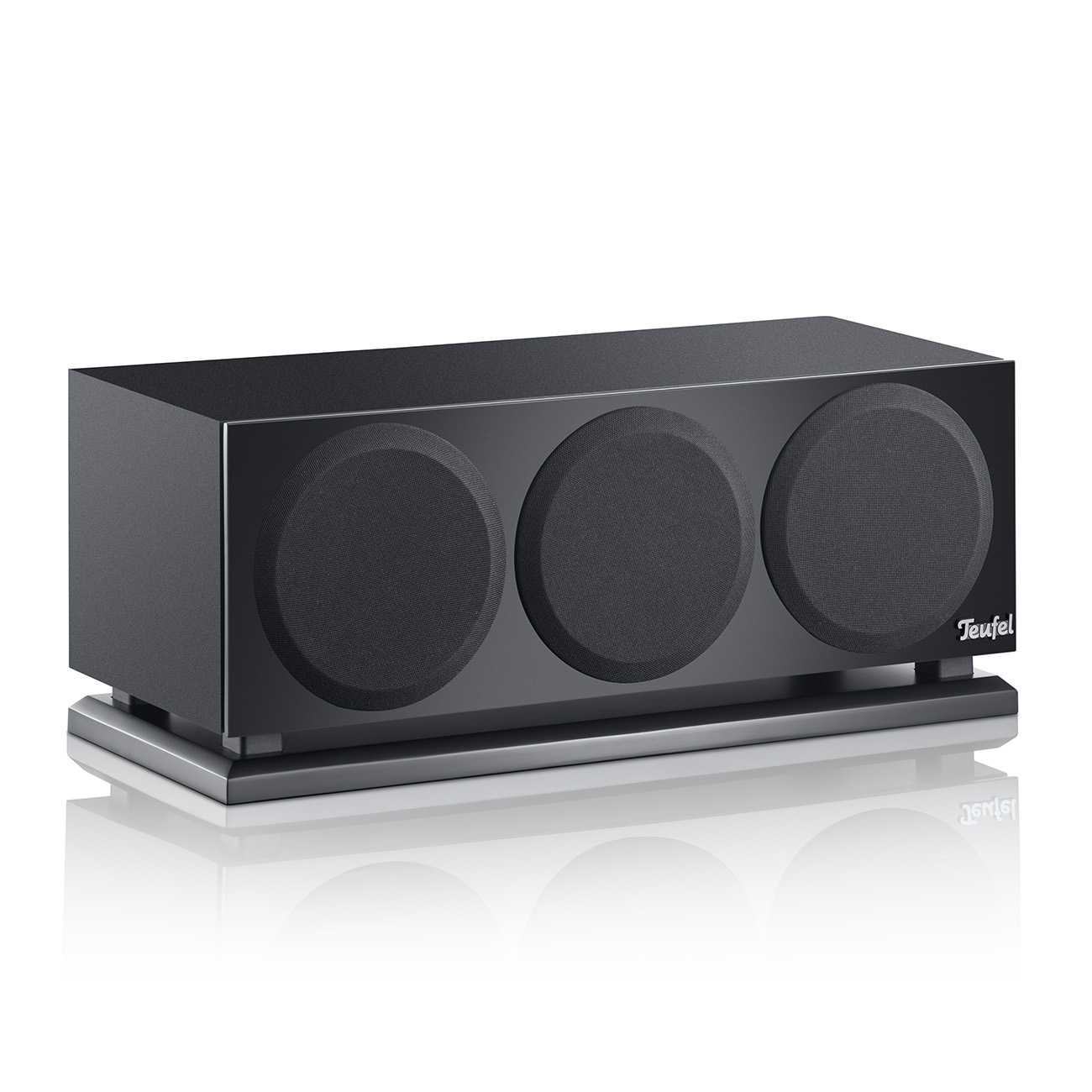 Schwarze Soundbar mit drei Lautsprecherabdeckungen auf reflektierender Silberbasis.