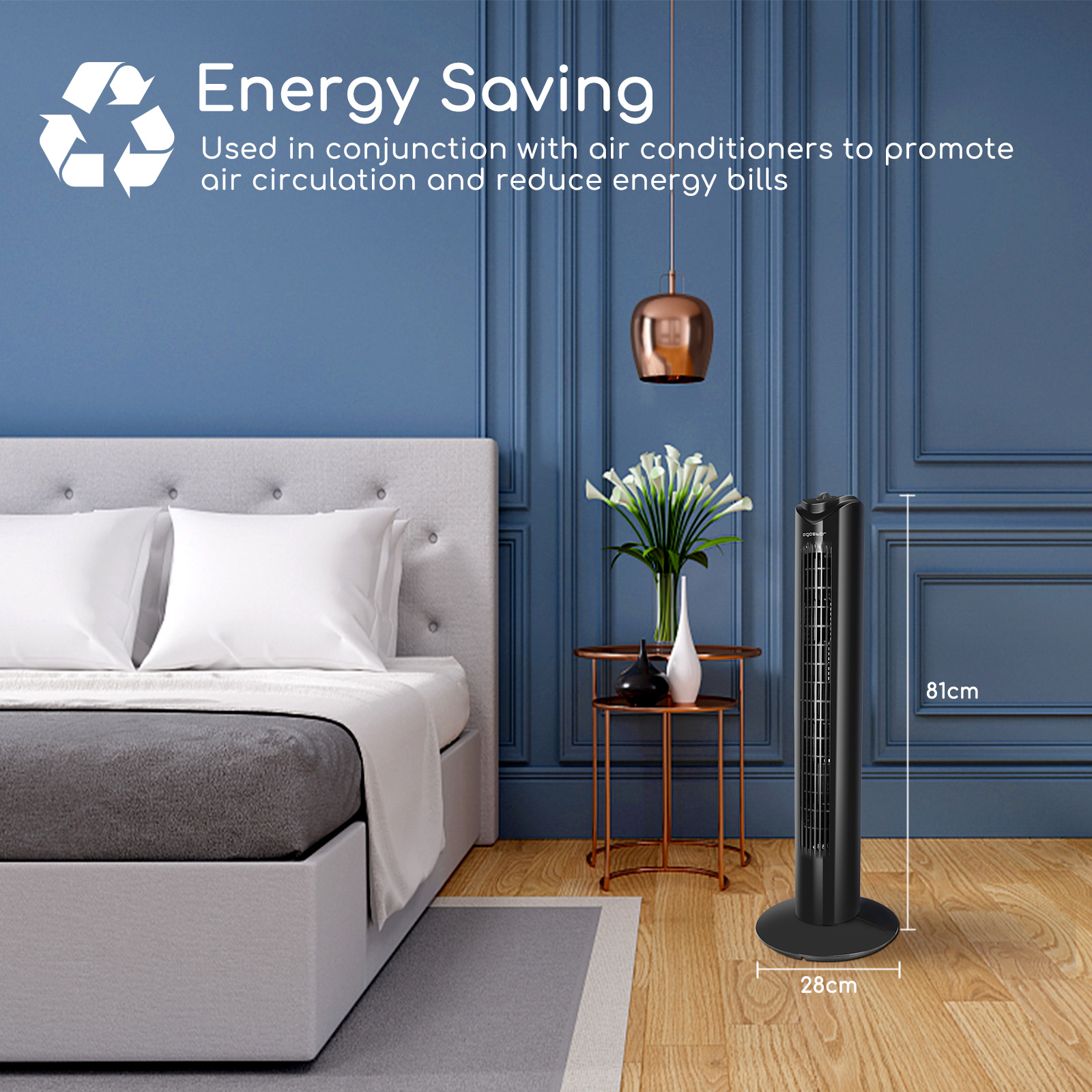 Ventilador negro en el suelo junto a una cama y una pared azul con detalles blancos.