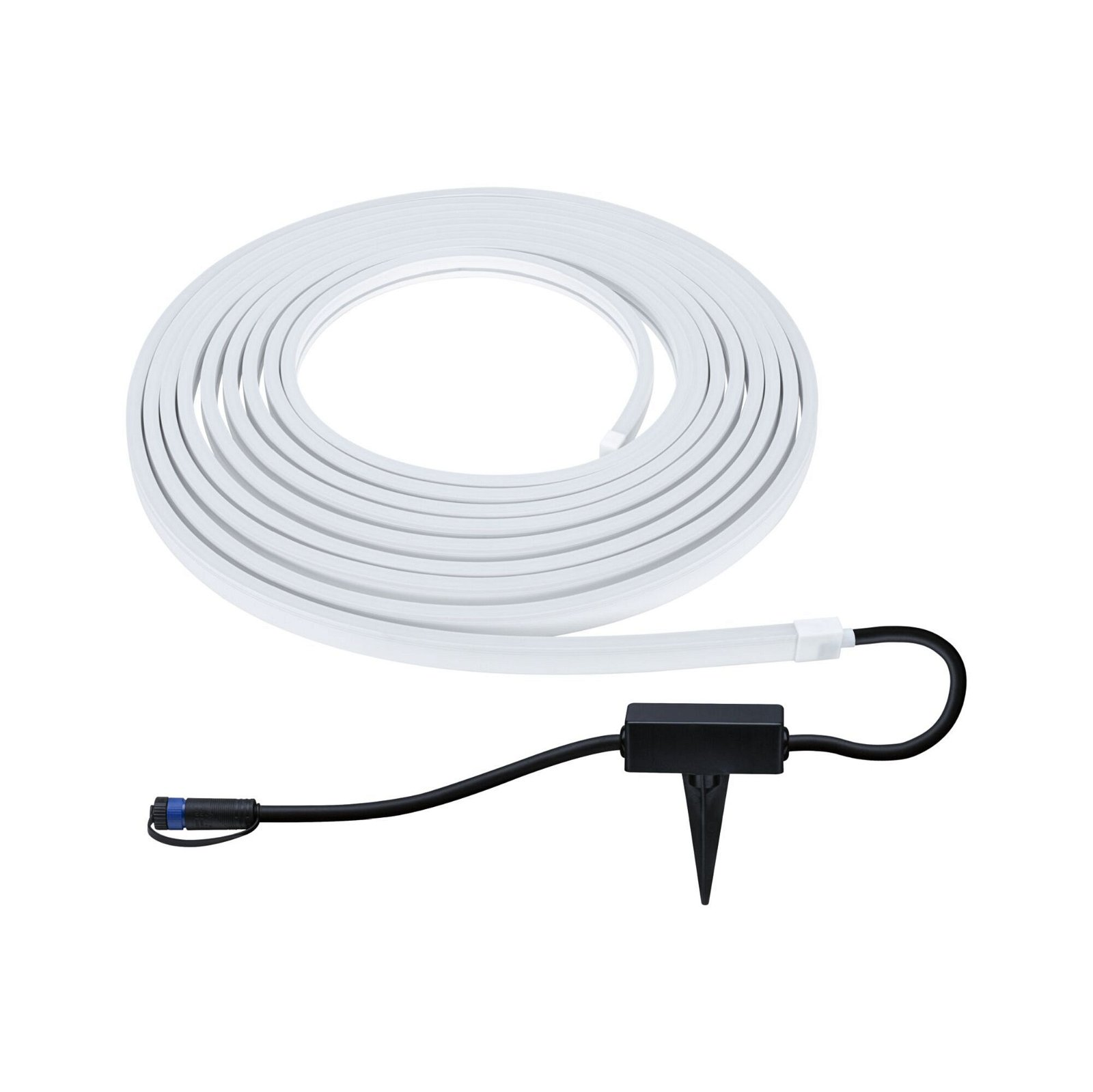 Weißes LED-Band aufgerollt, mit schwarzem Stromanschluss und Stecker. Weißer Hintergrund.
