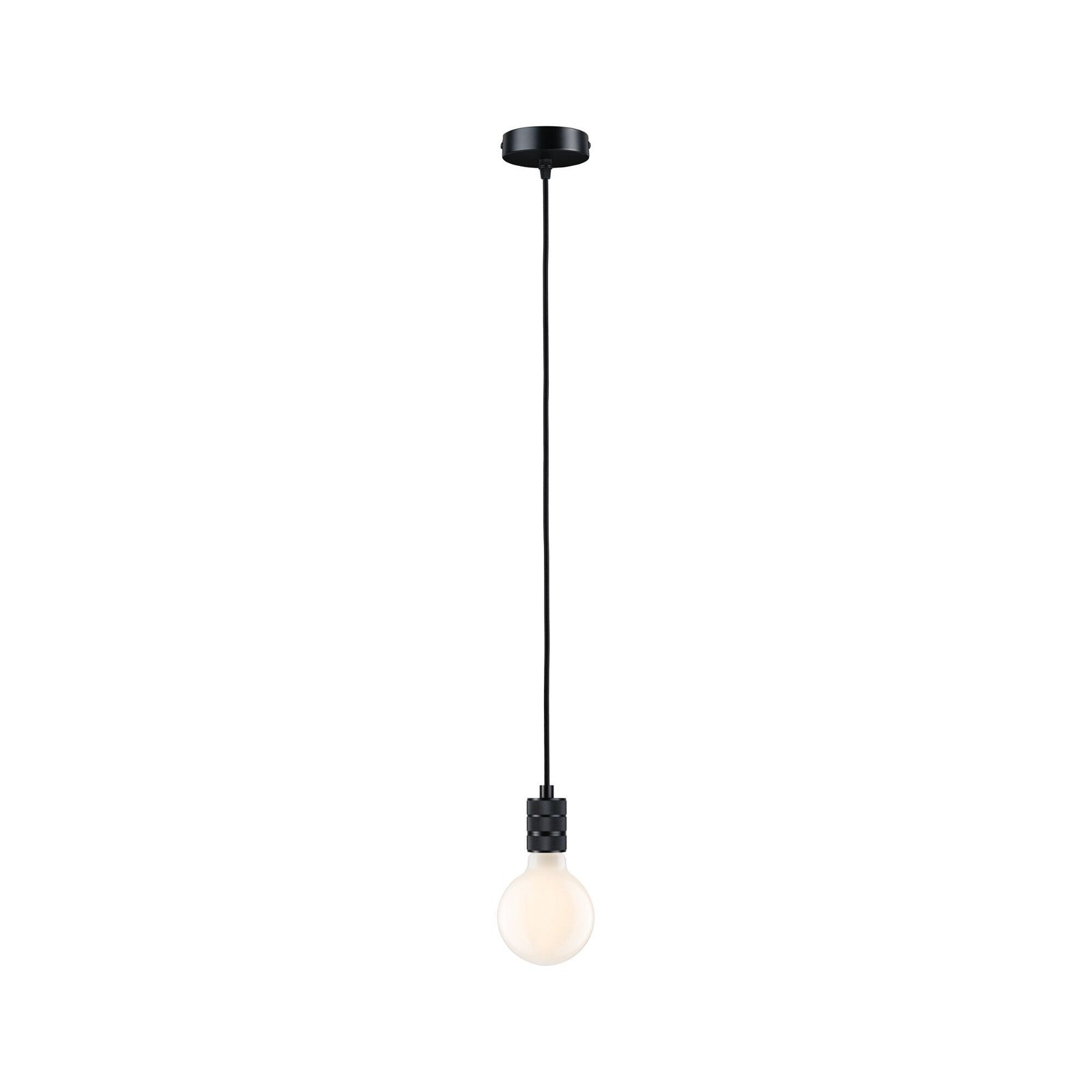Eine schwarze Pendelleuchte mit einer einzelnen Glühbirne, die von einem weißen Hintergrund hängt.