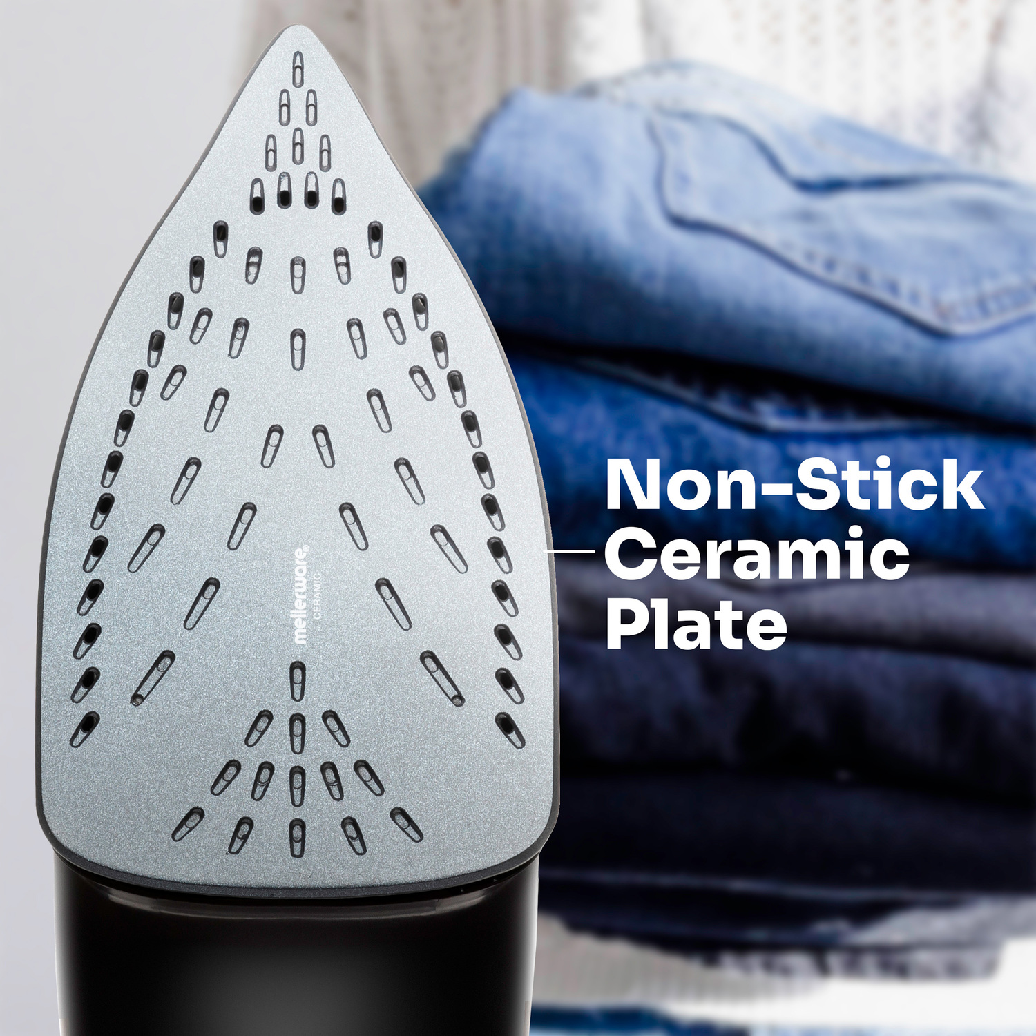 Base de plancha con texto 'Non-Stick Ceramic Plate' sobre una pila de ropa doblada.