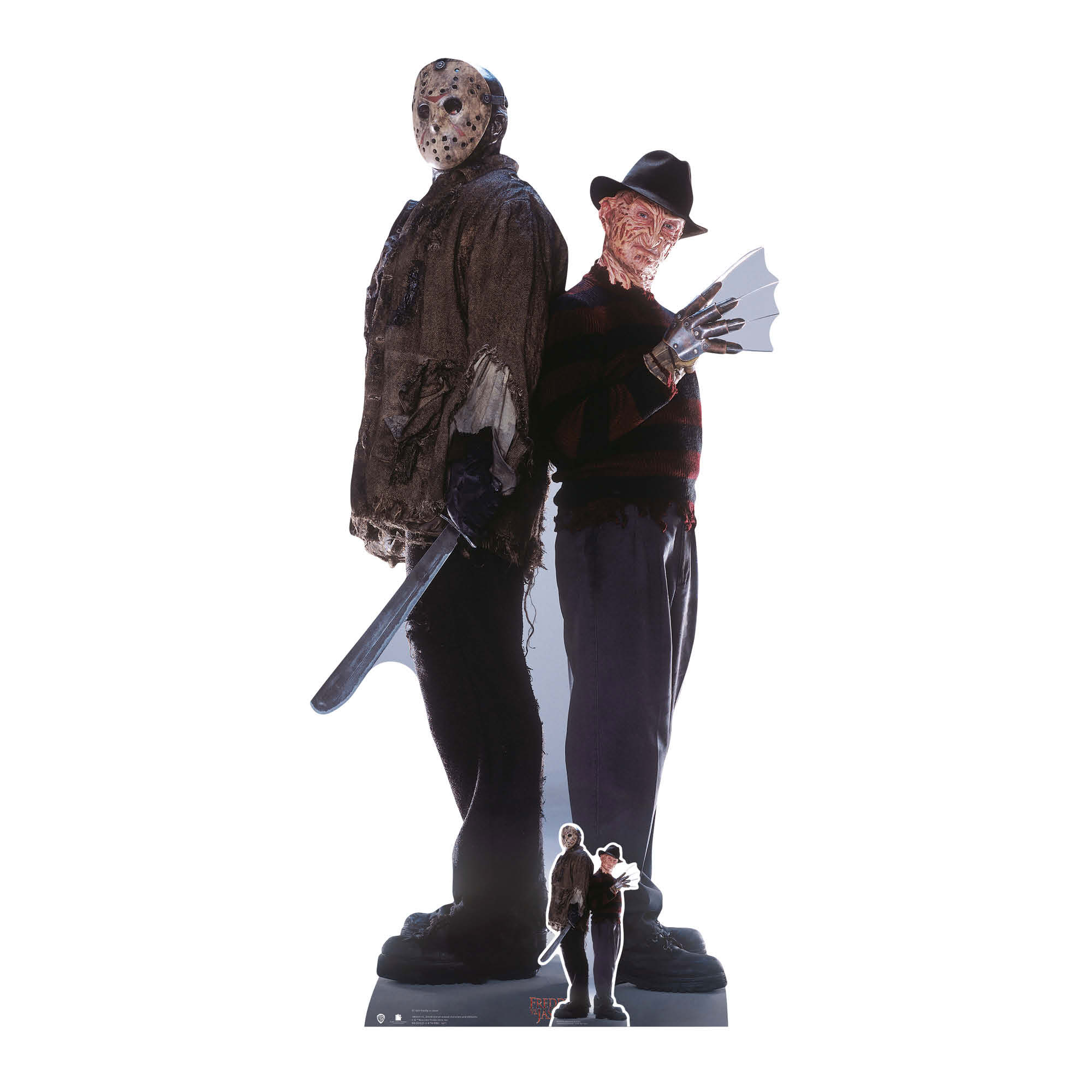 Pappaufsteller von Jason Voorhees und Freddy Krueger, Rücken an Rücken stehend, weißer Hintergrund.