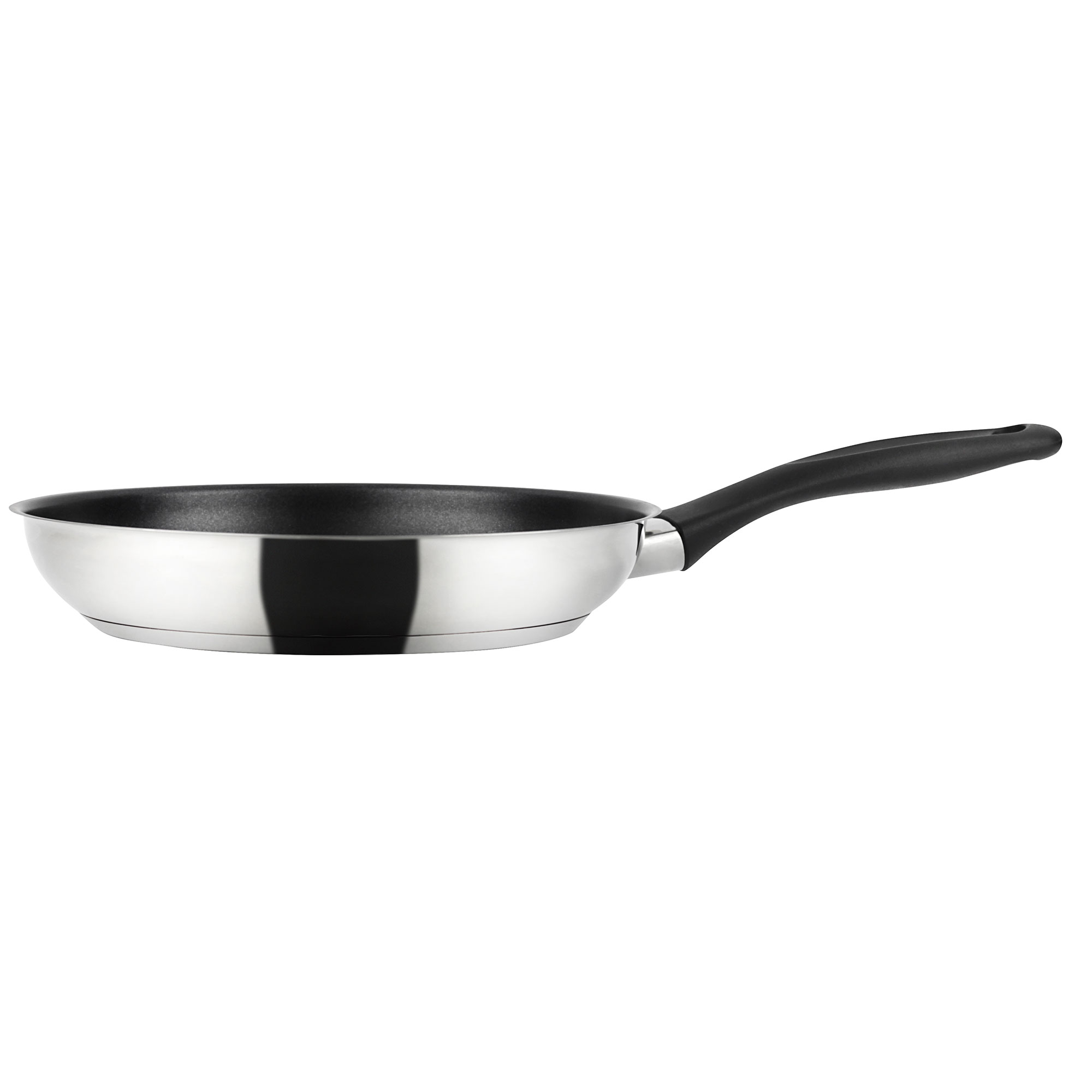 Una sartén con interior negro y mango negro, sobre una superficie blanca.