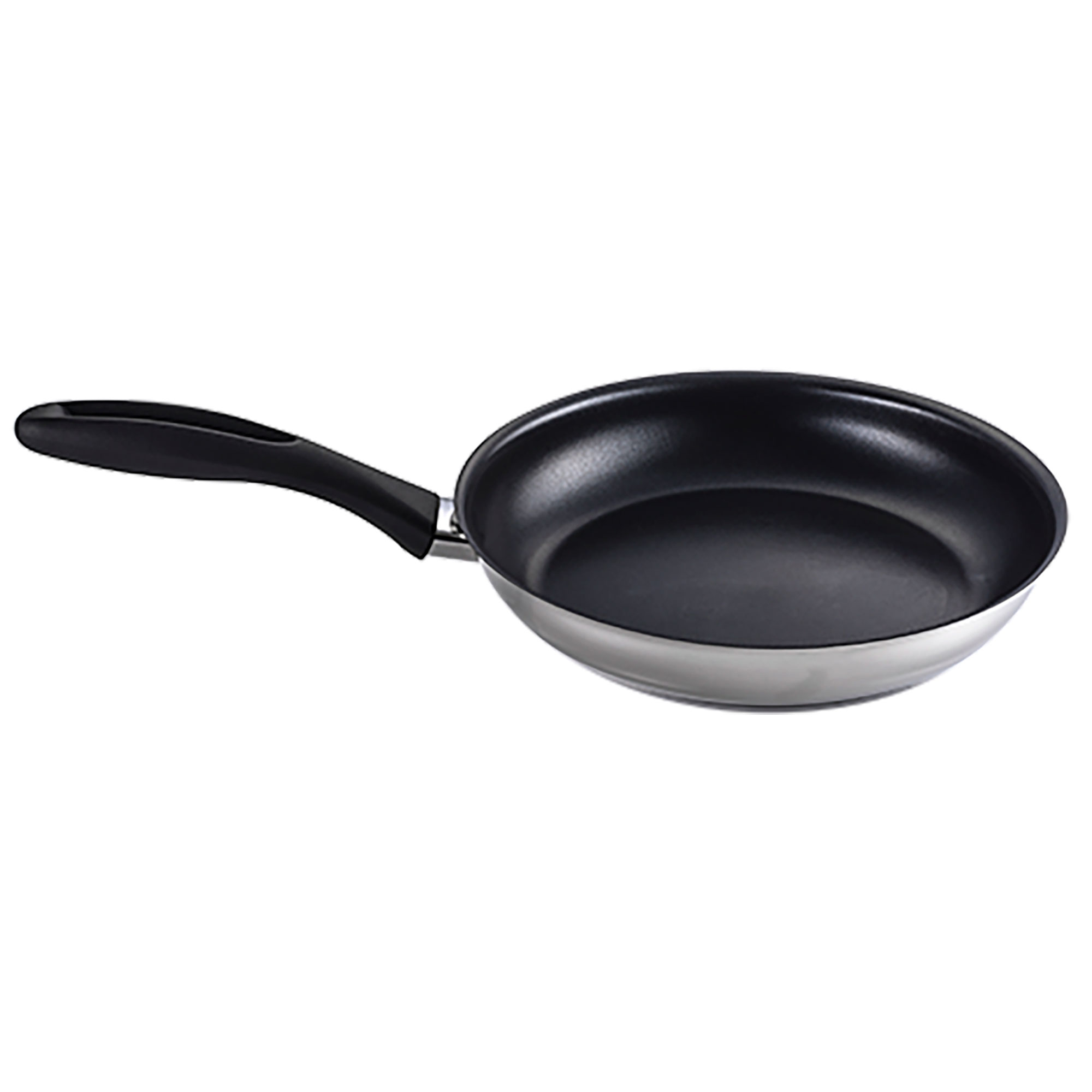 Una sartén con interior negro y exterior plateado, con un mango negro. Está sobre una superficie blanca.