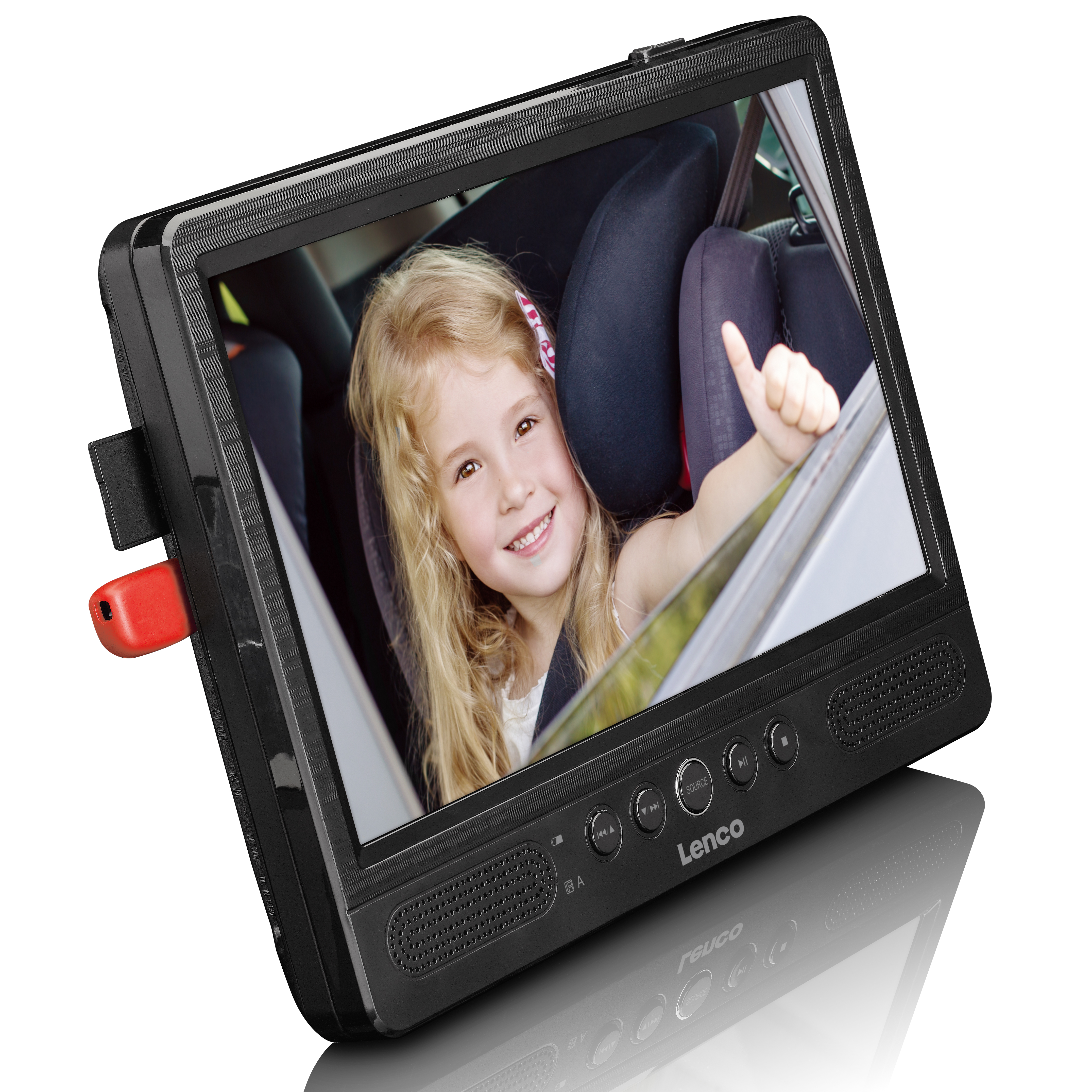 Ein kleines Mädchen lächelt, während es ein Tablet mit einem Cartoon hält.