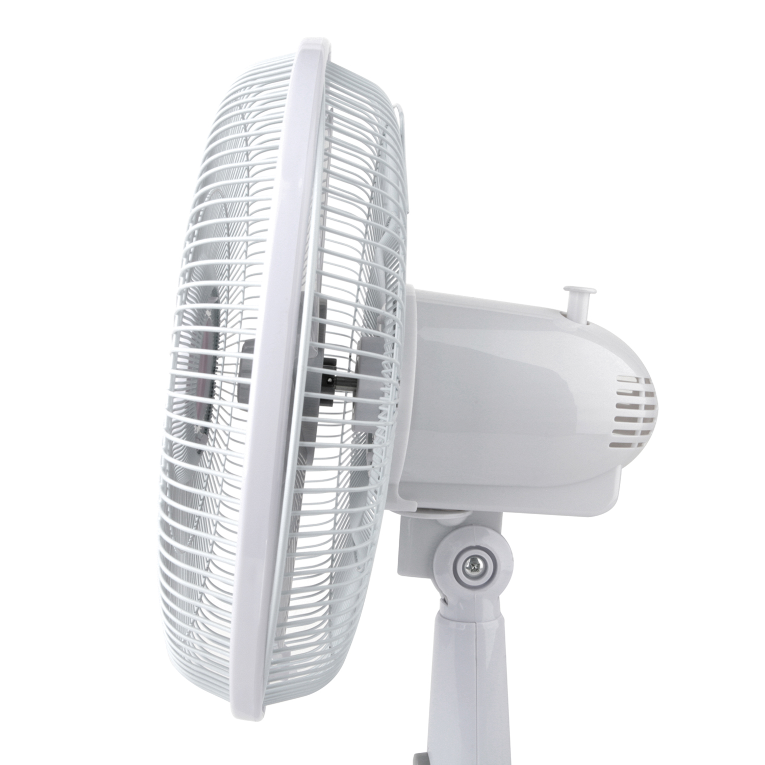 Biały wentylator stojący na białym tle. Widoczna jest klatka i podstawa wentylatora.