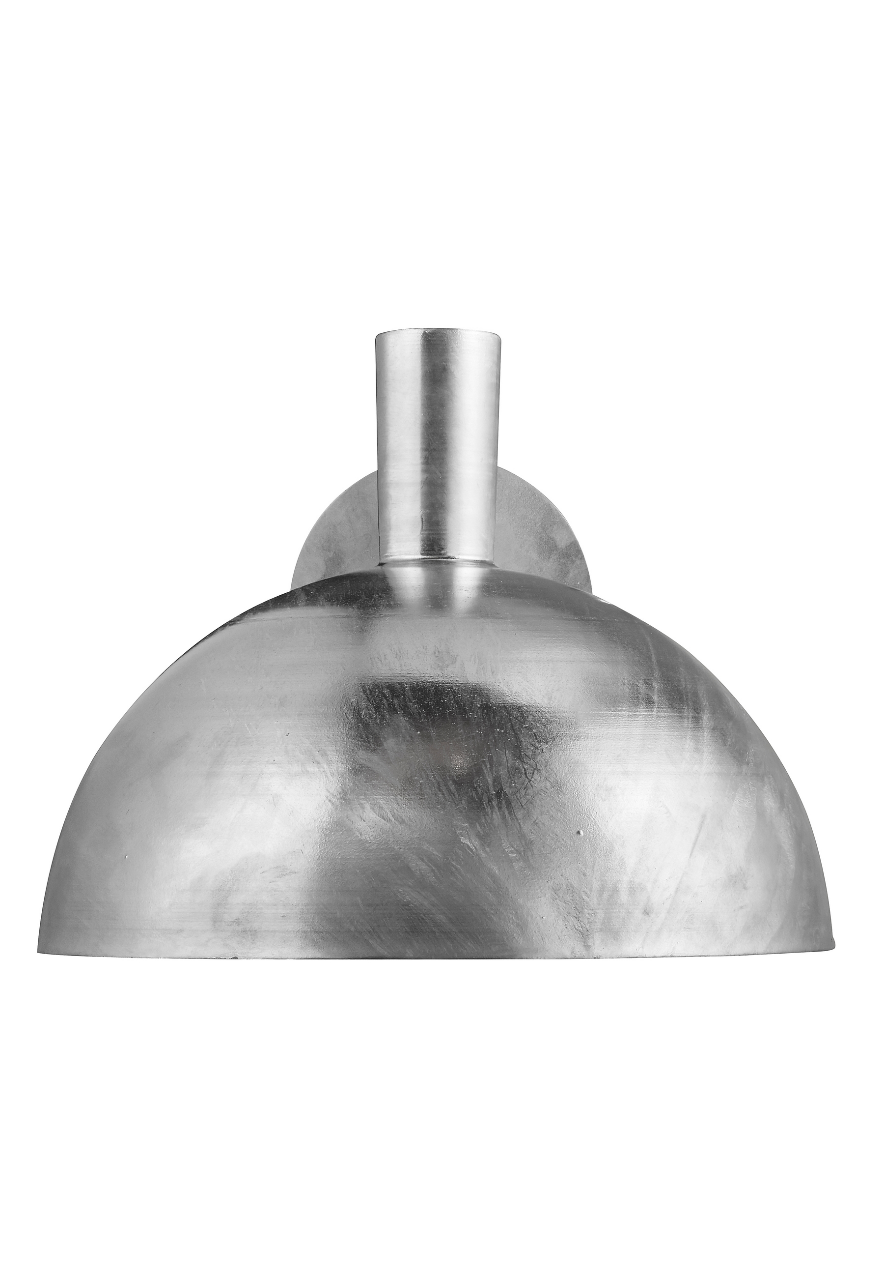Eine Metall-Außenwandleuchte mit Halbkugel-Schirm und horizontalem Arm.